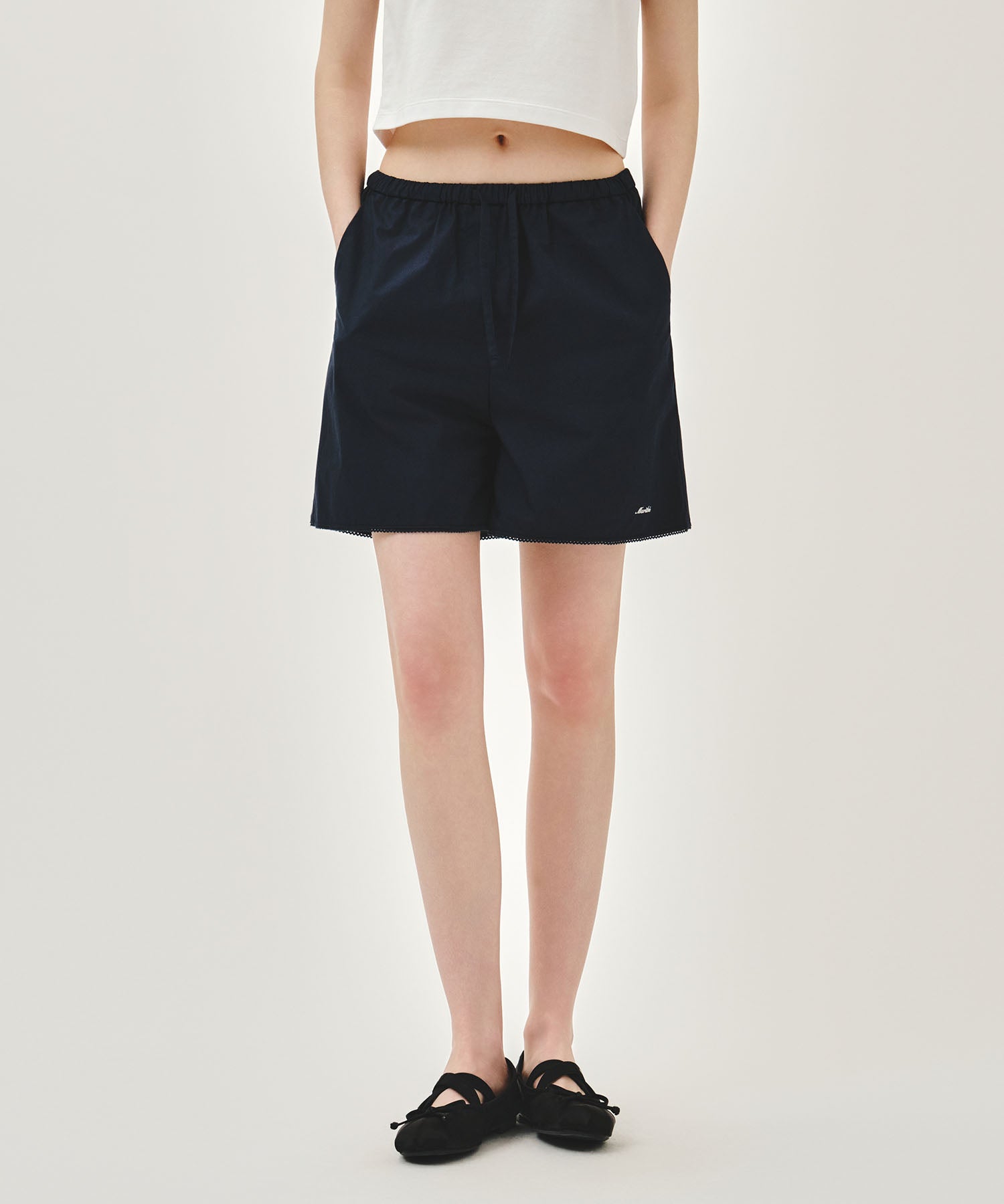 W LACE HEM SHORTS