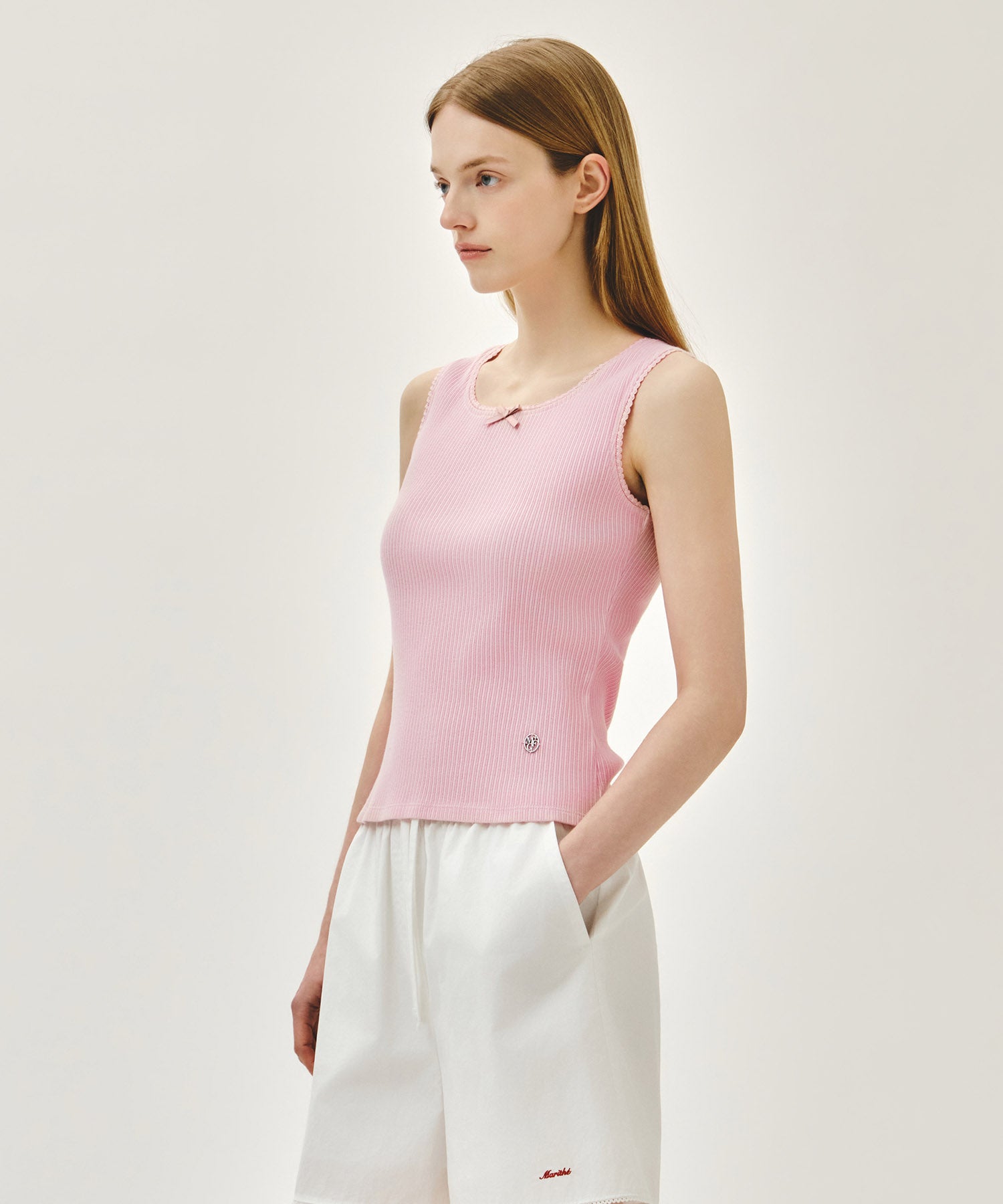 W LACE DETAIL SLEEVELESS