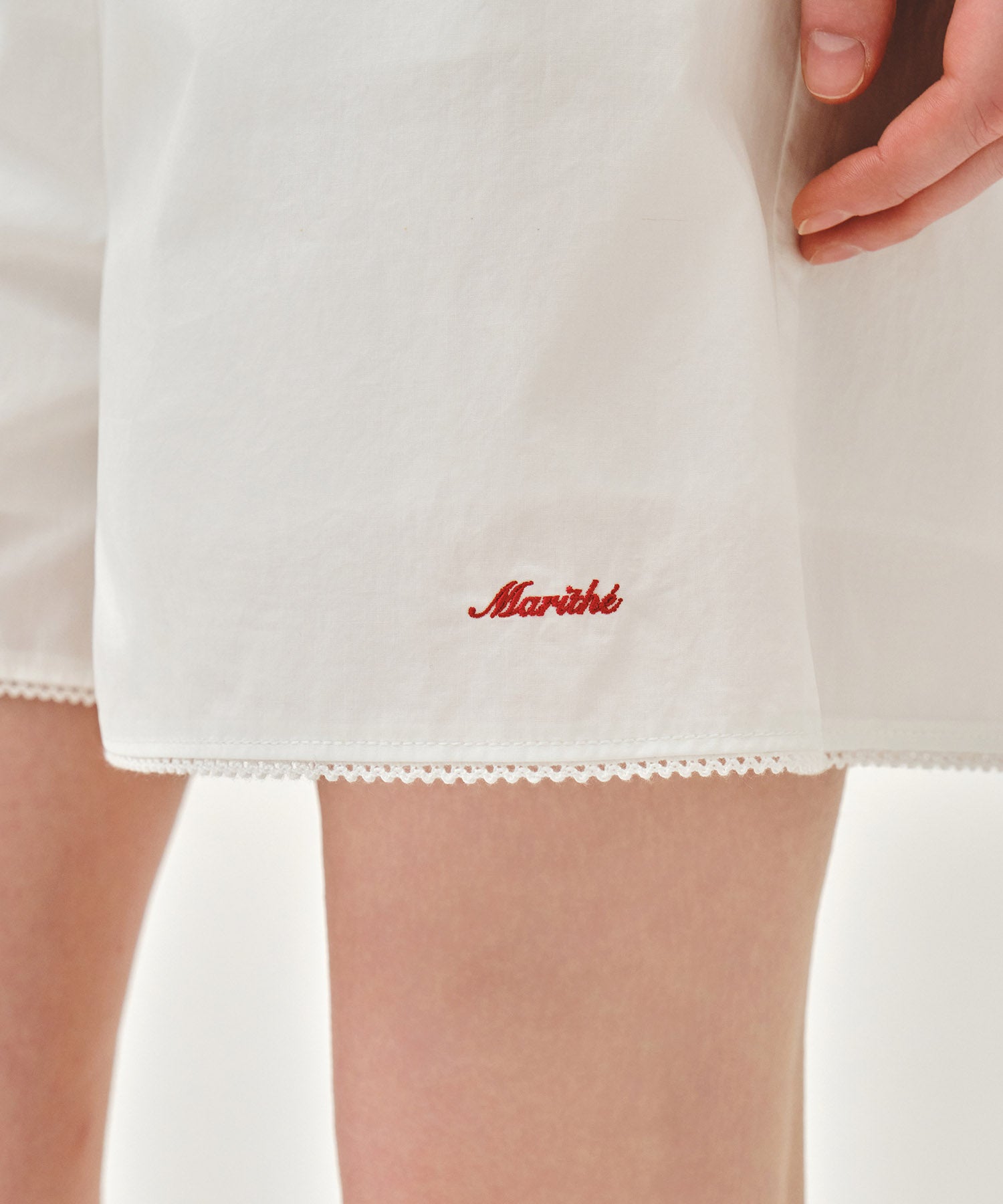 W LACE HEM SHORTS