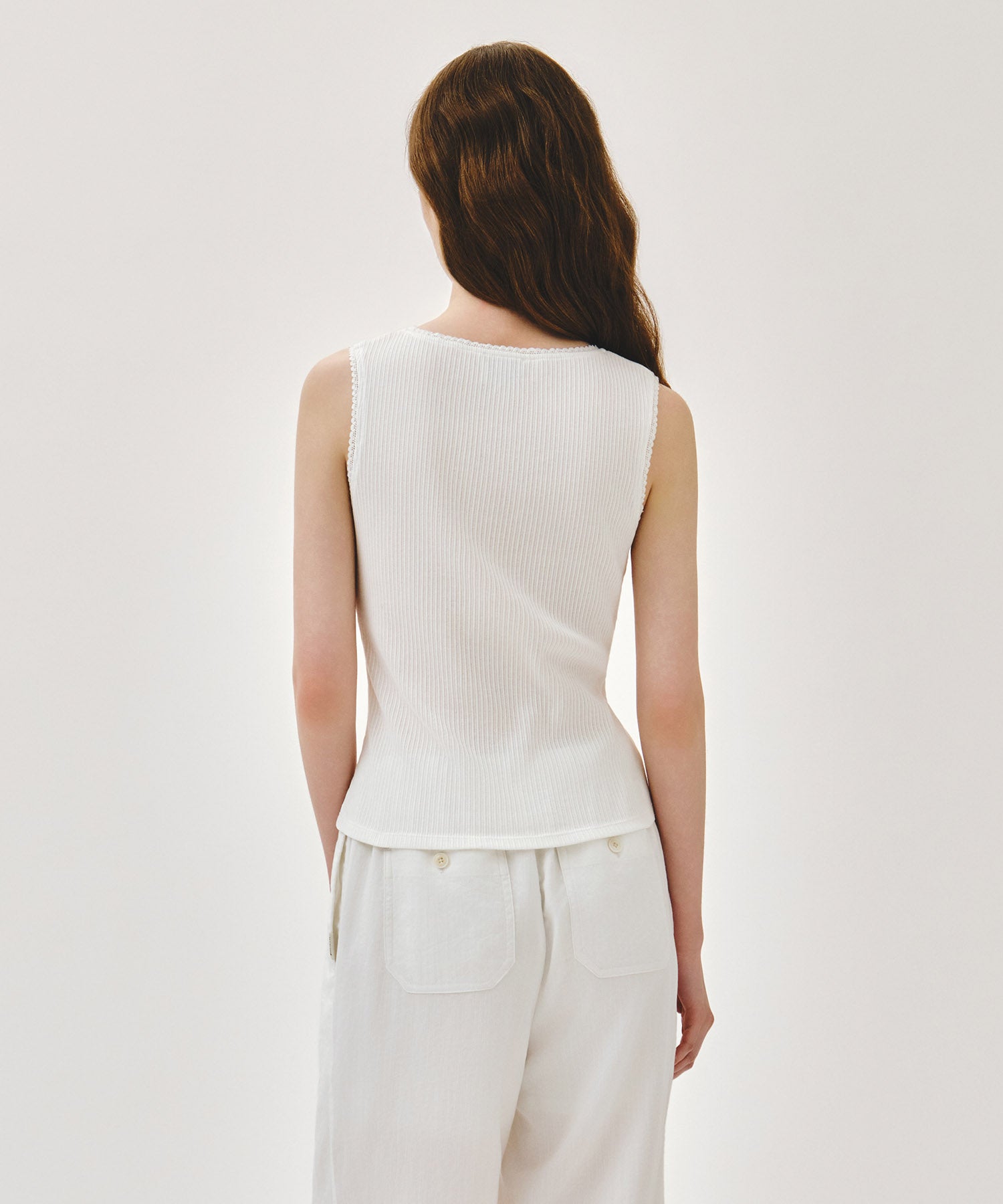 W LACE DETAIL SLEEVELESS