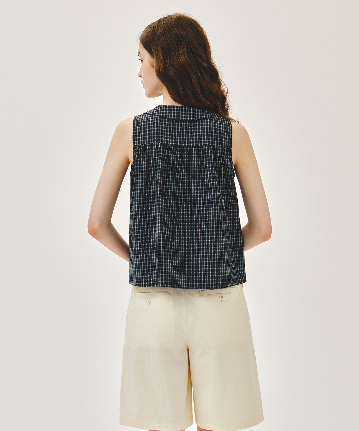 W ROUND COLLAR SLEEVELESS BLOUSE