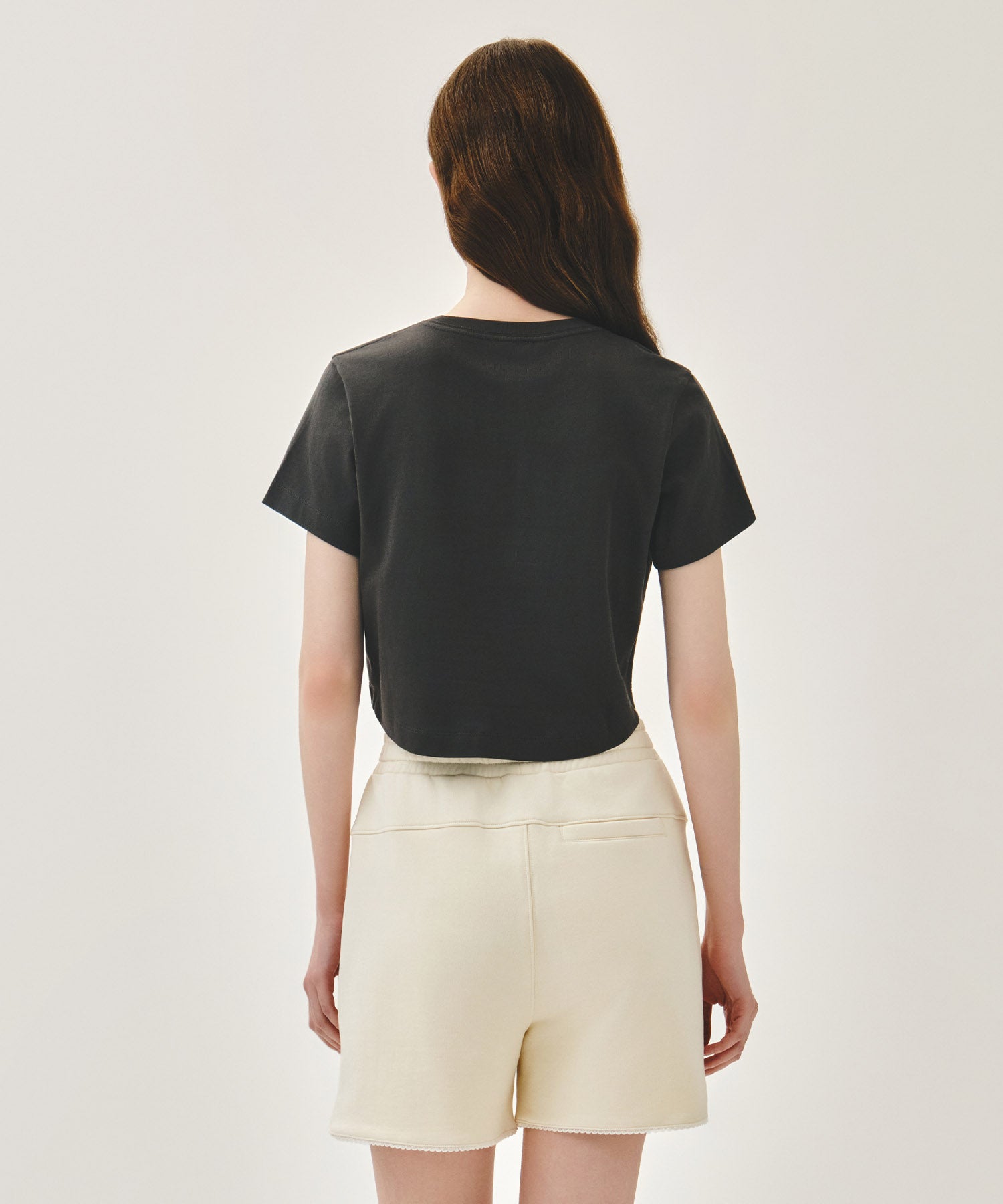 W SILVER LETTERING CROP TEE