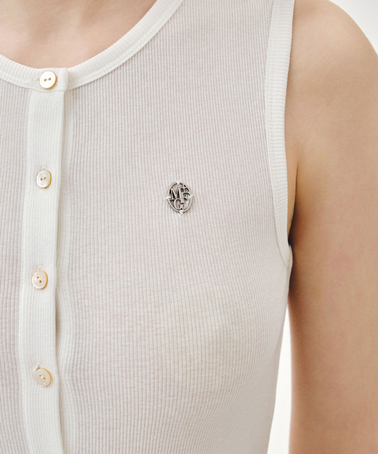 W BUTTON UP SLEEVELESS