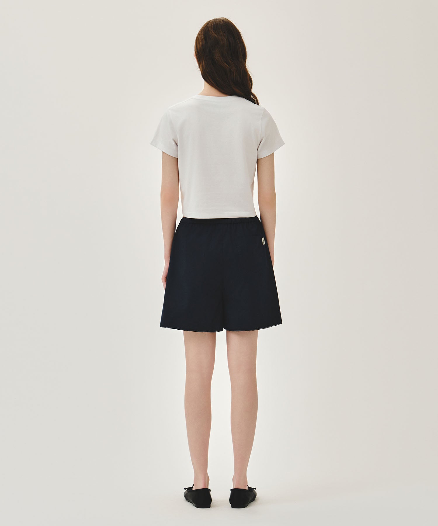 W LACE HEM SHORTS