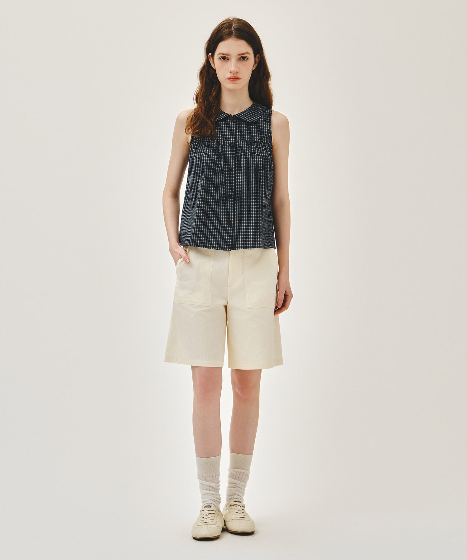 W ROUND COLLAR SLEEVELESS BLOUSE