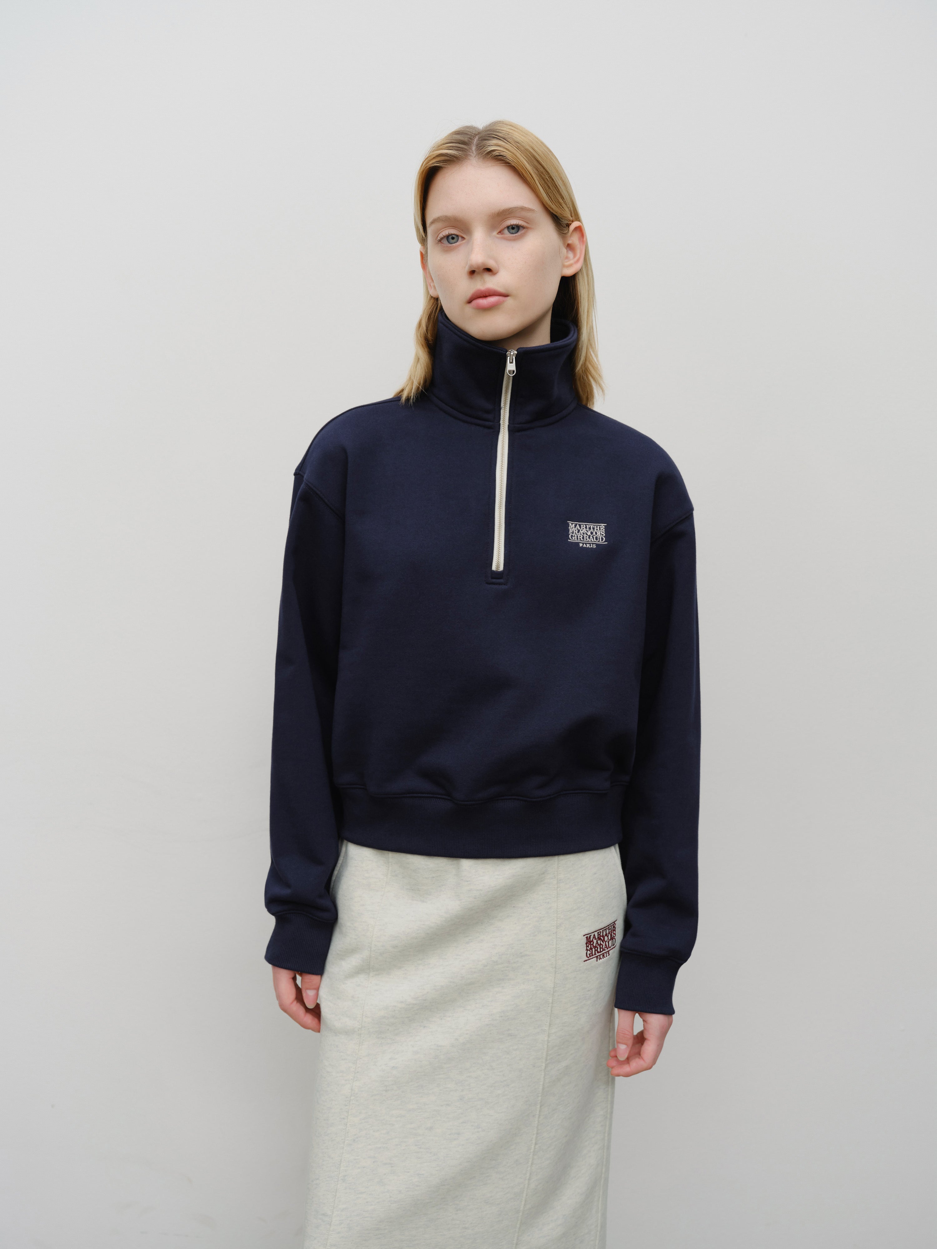 W CHAIN STITCH LOGO HALF ZIP-UP CROP SWEATSHIRT