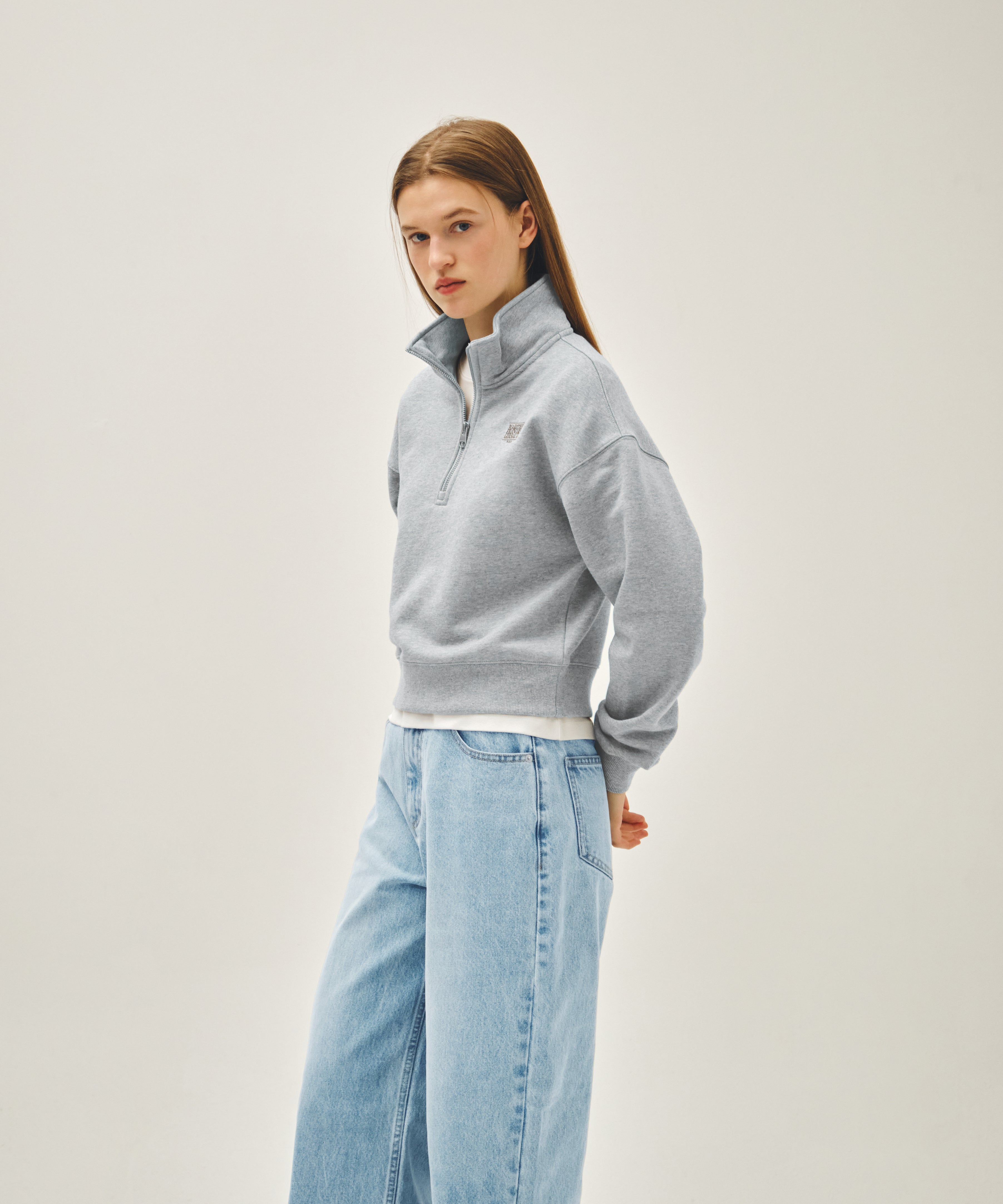 W SMALL CLASSIC LOGO HALF ZIPUP CROP SWEATSHIRT