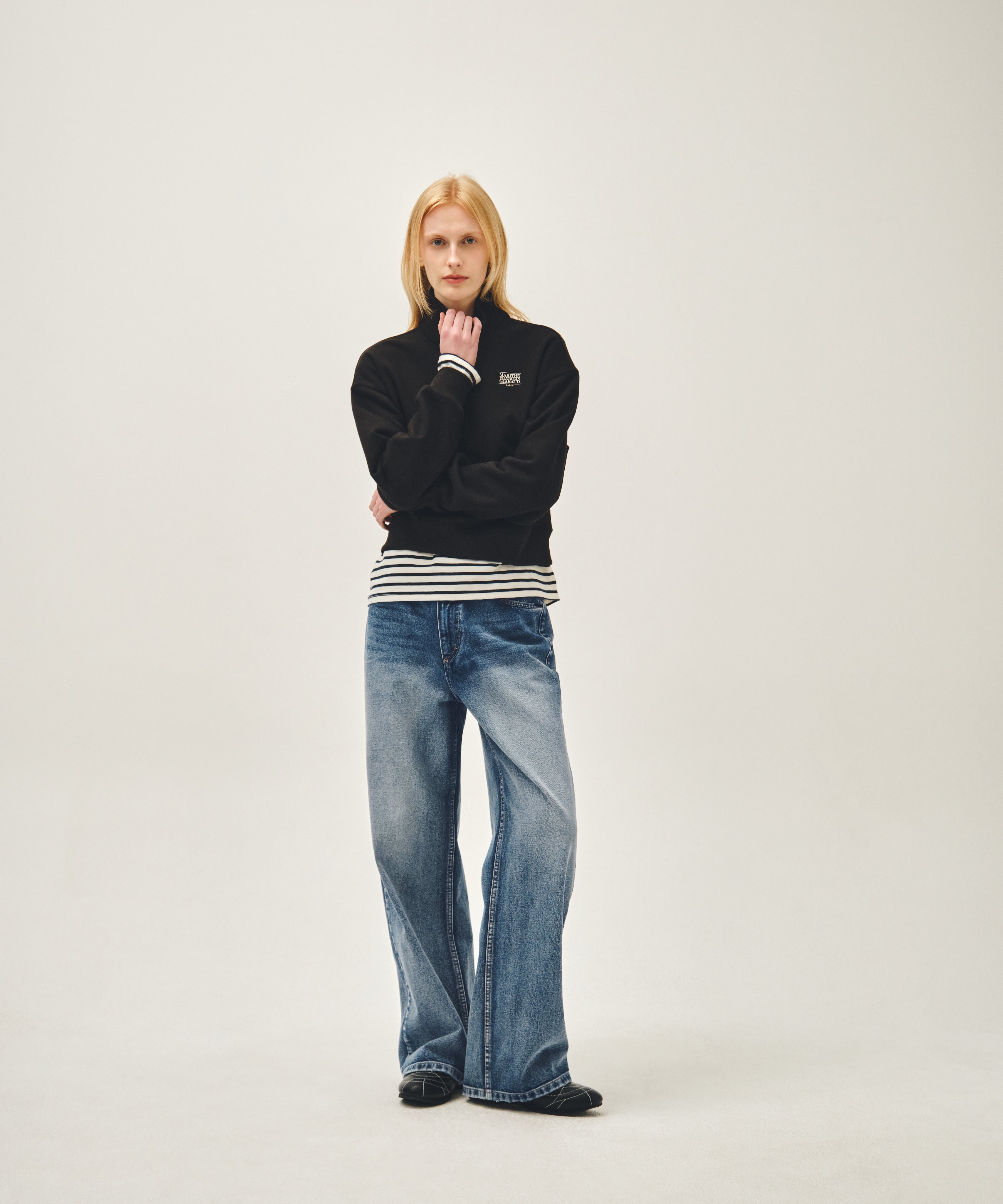 W SMALL CLASSIC LOGO HALF ZIPUP CROP SWEATSHIRT