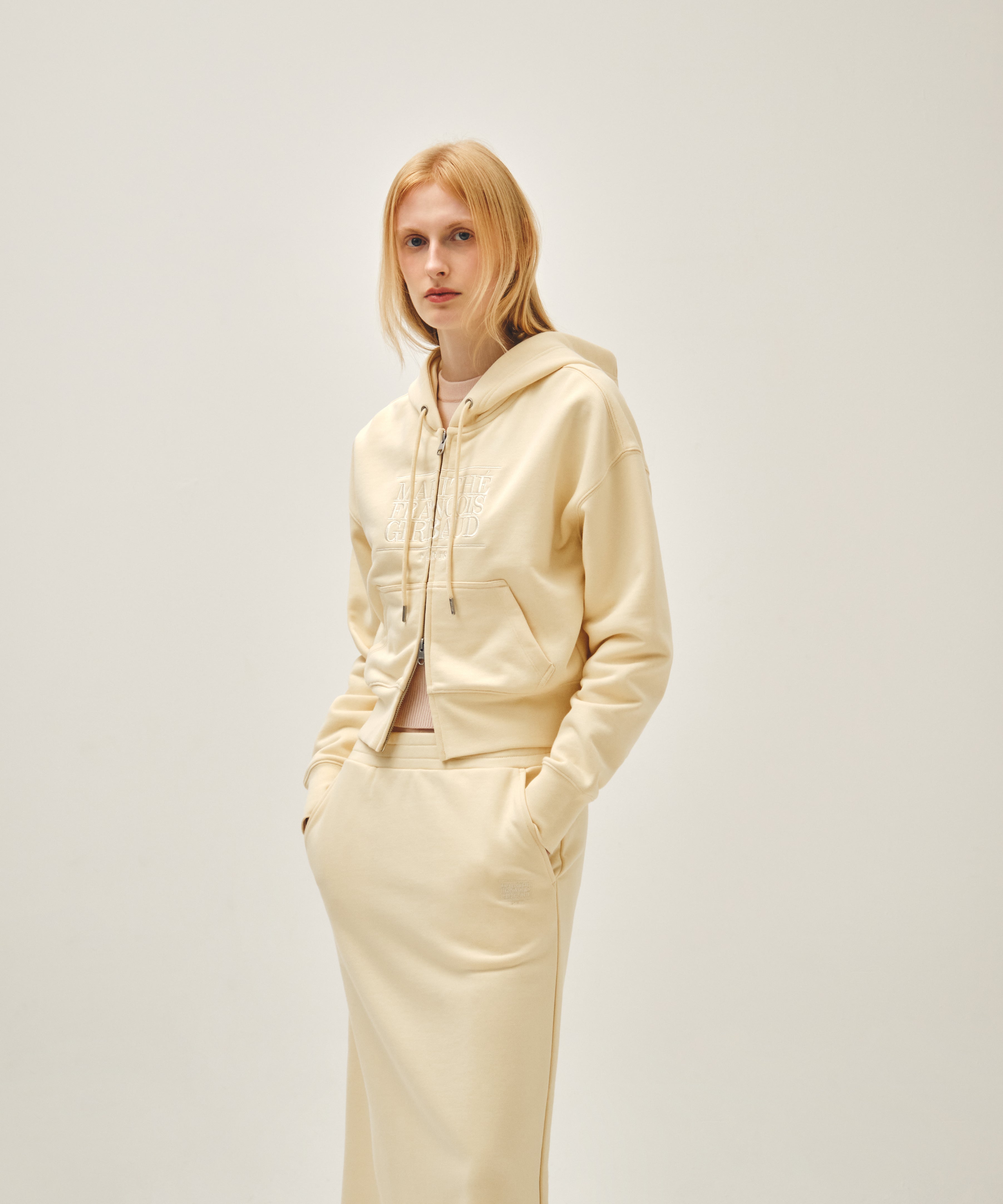 W CLASSIC LOGO CROP HOODIE ZIPUP