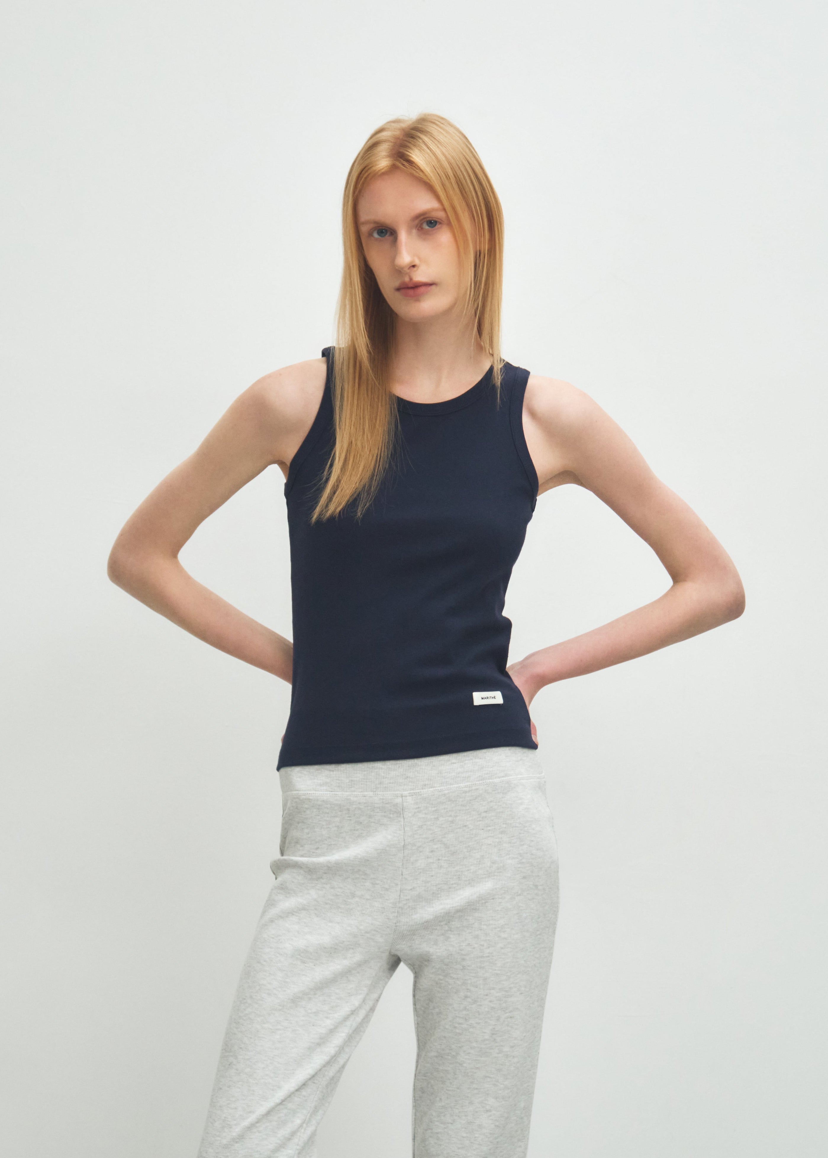 W BASIC SLEEVELESS