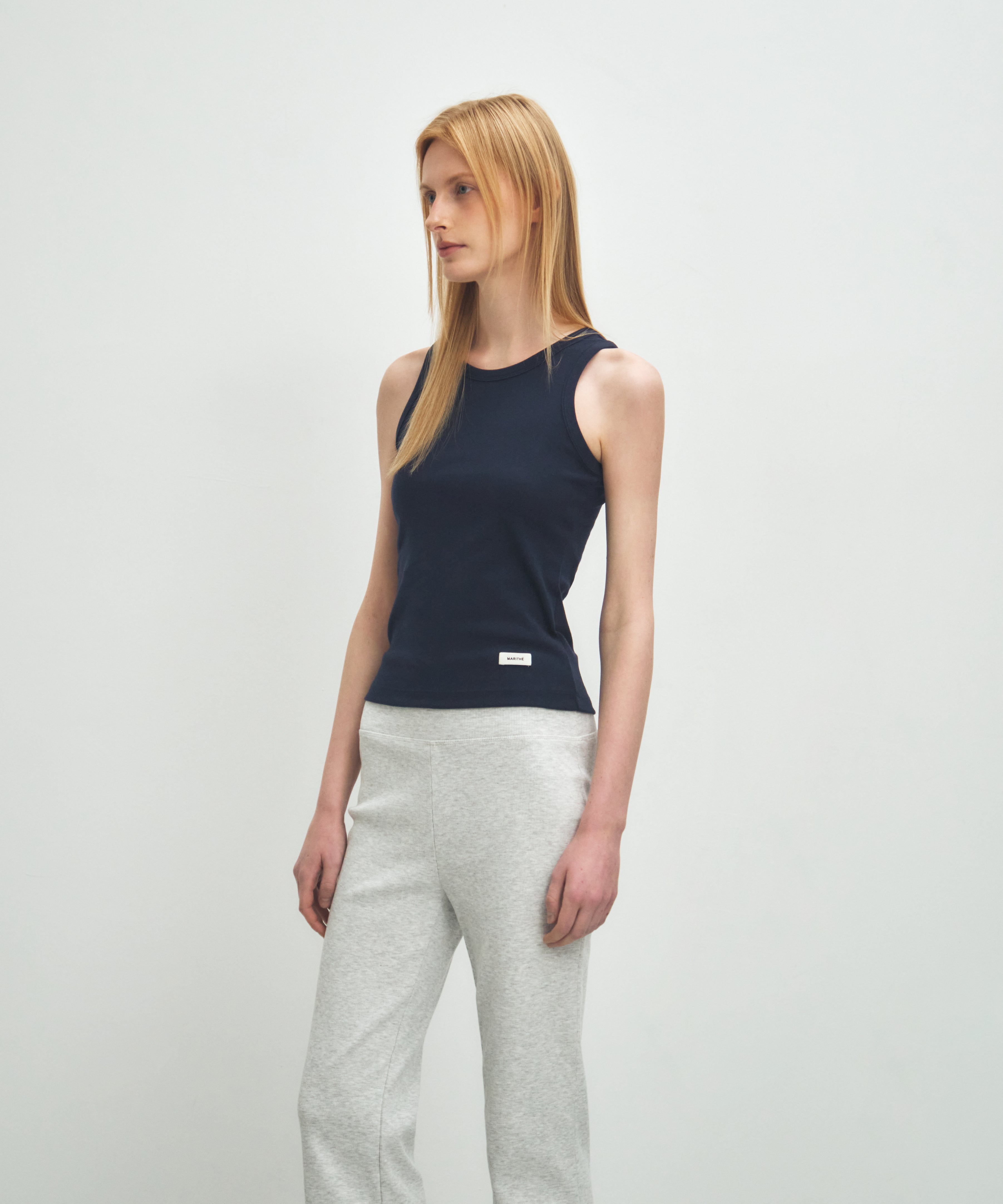 W BASIC SLEEVELESS