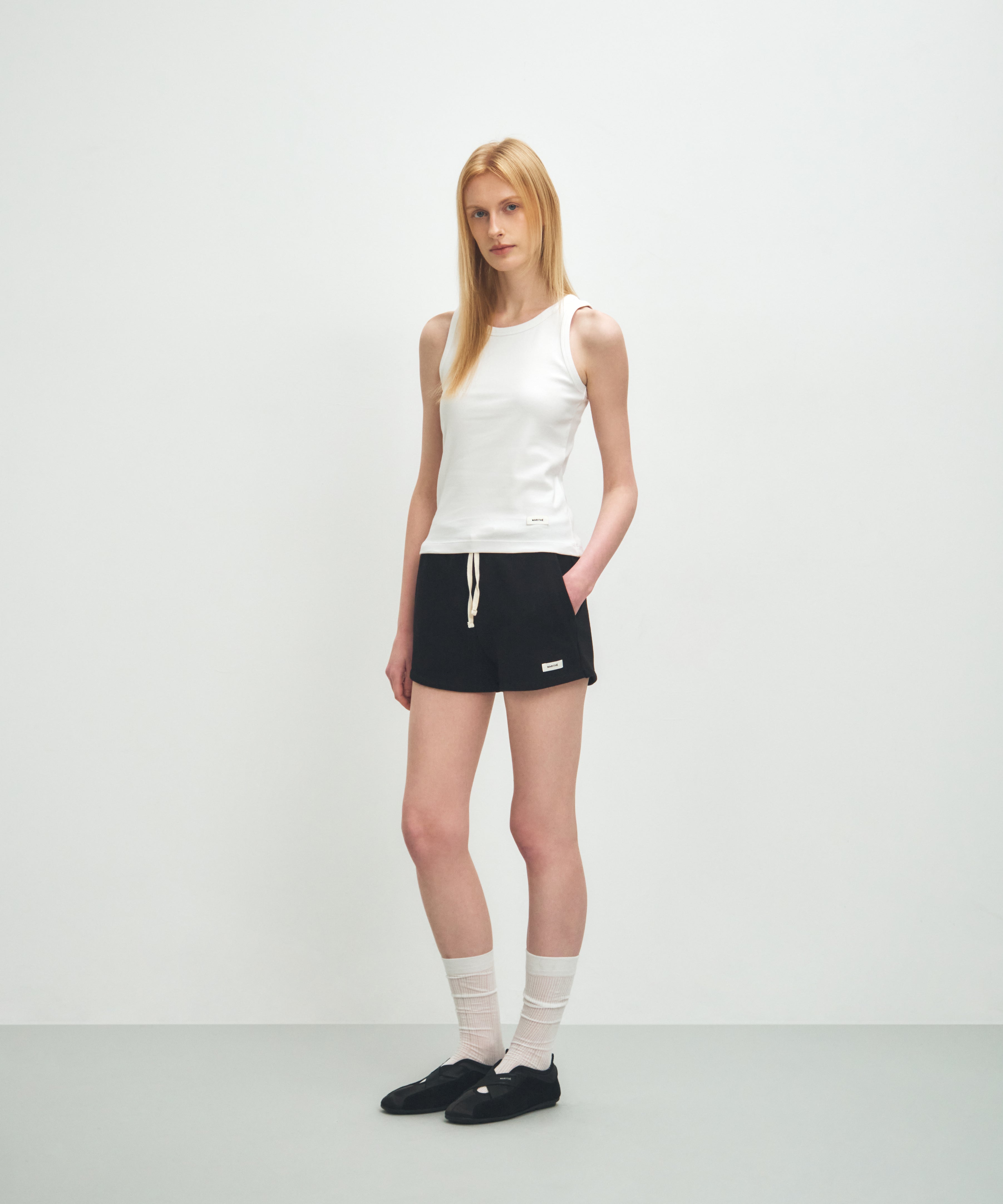 W BASIC SLEEVELESS