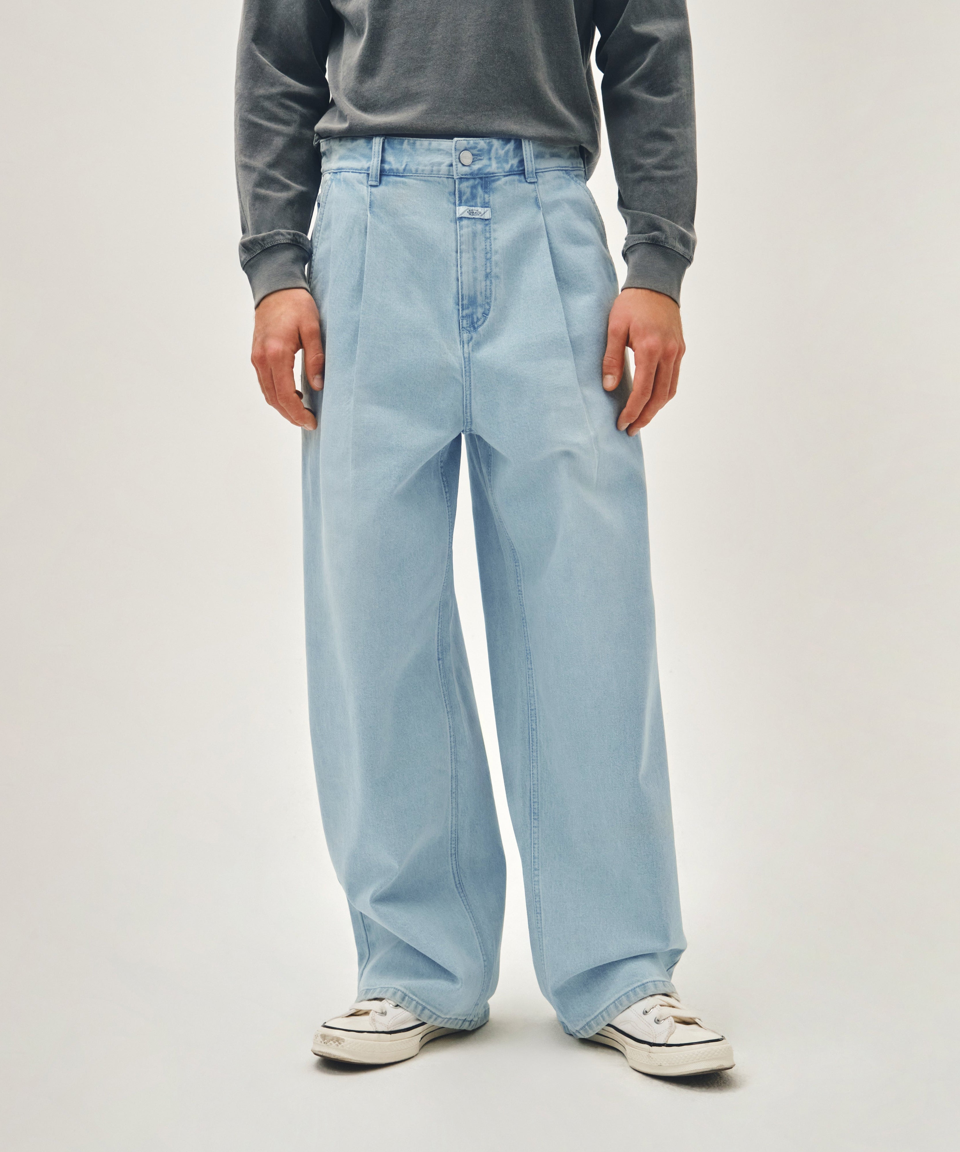 NEW M LOW-WAIST TUCK WIDE DENIM PANTS