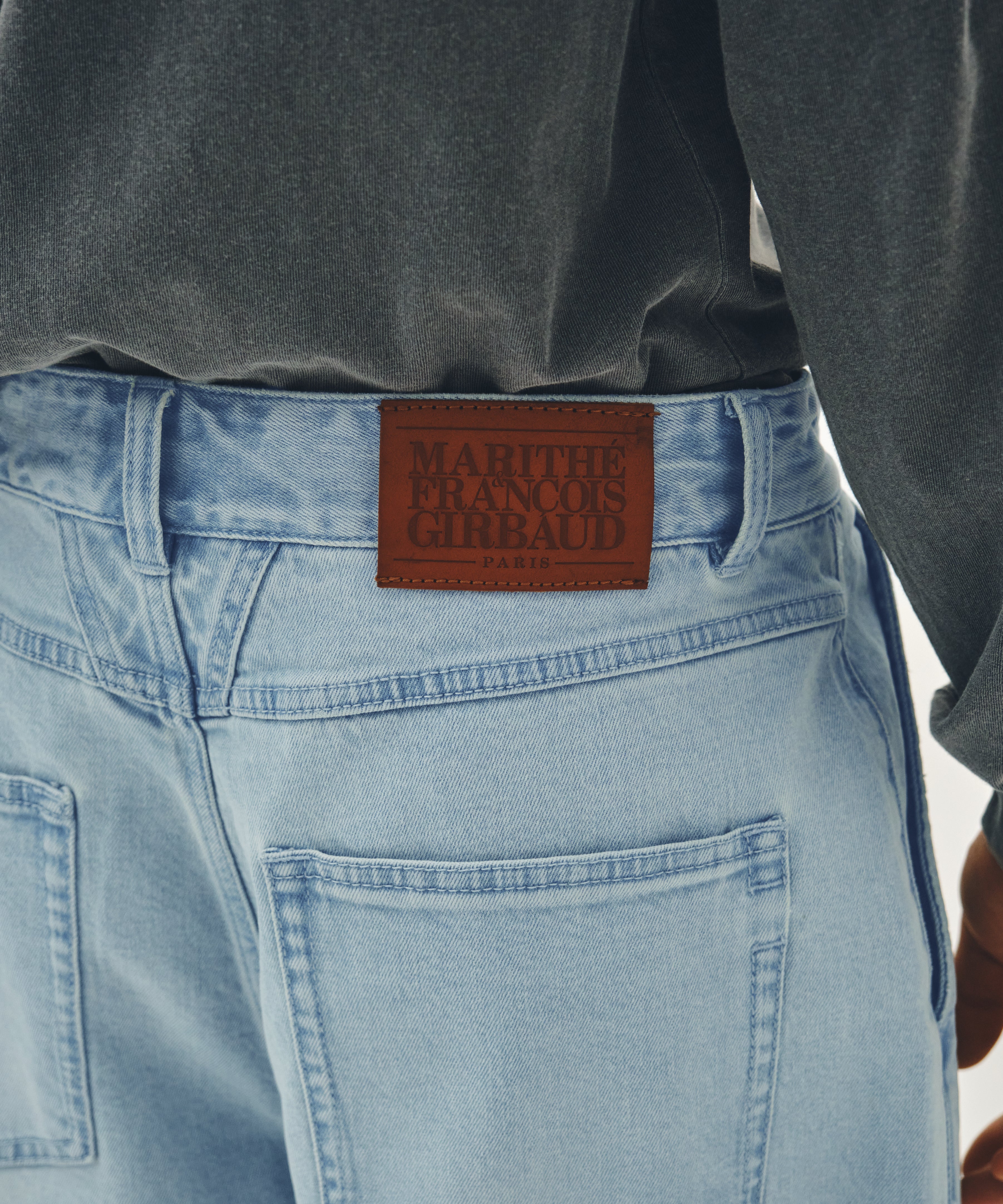 NEW M LOW-WAIST TUCK WIDE DENIM PANTS