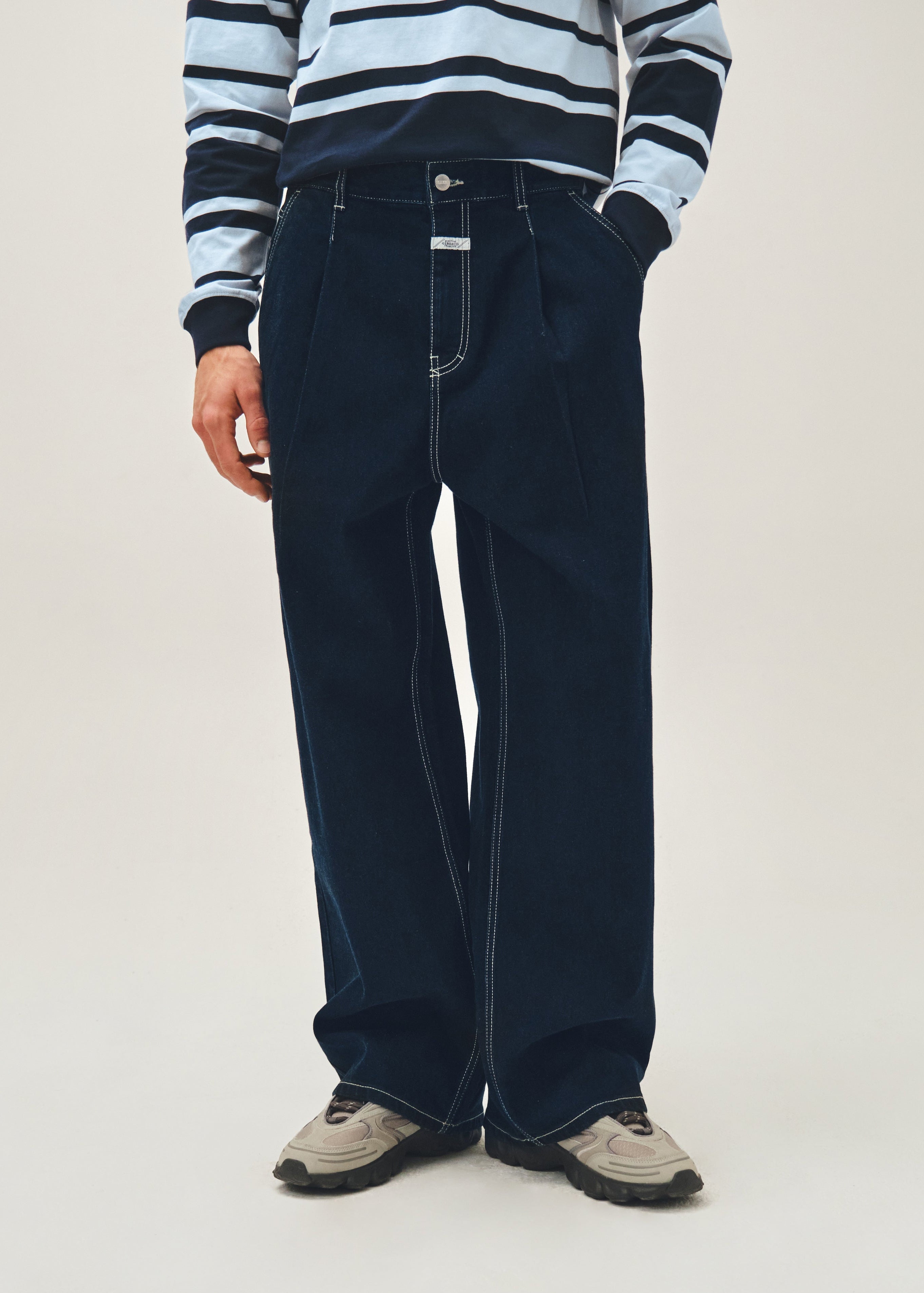 NEW M LOW-WAIST TUCK WIDE DENIM PANTS