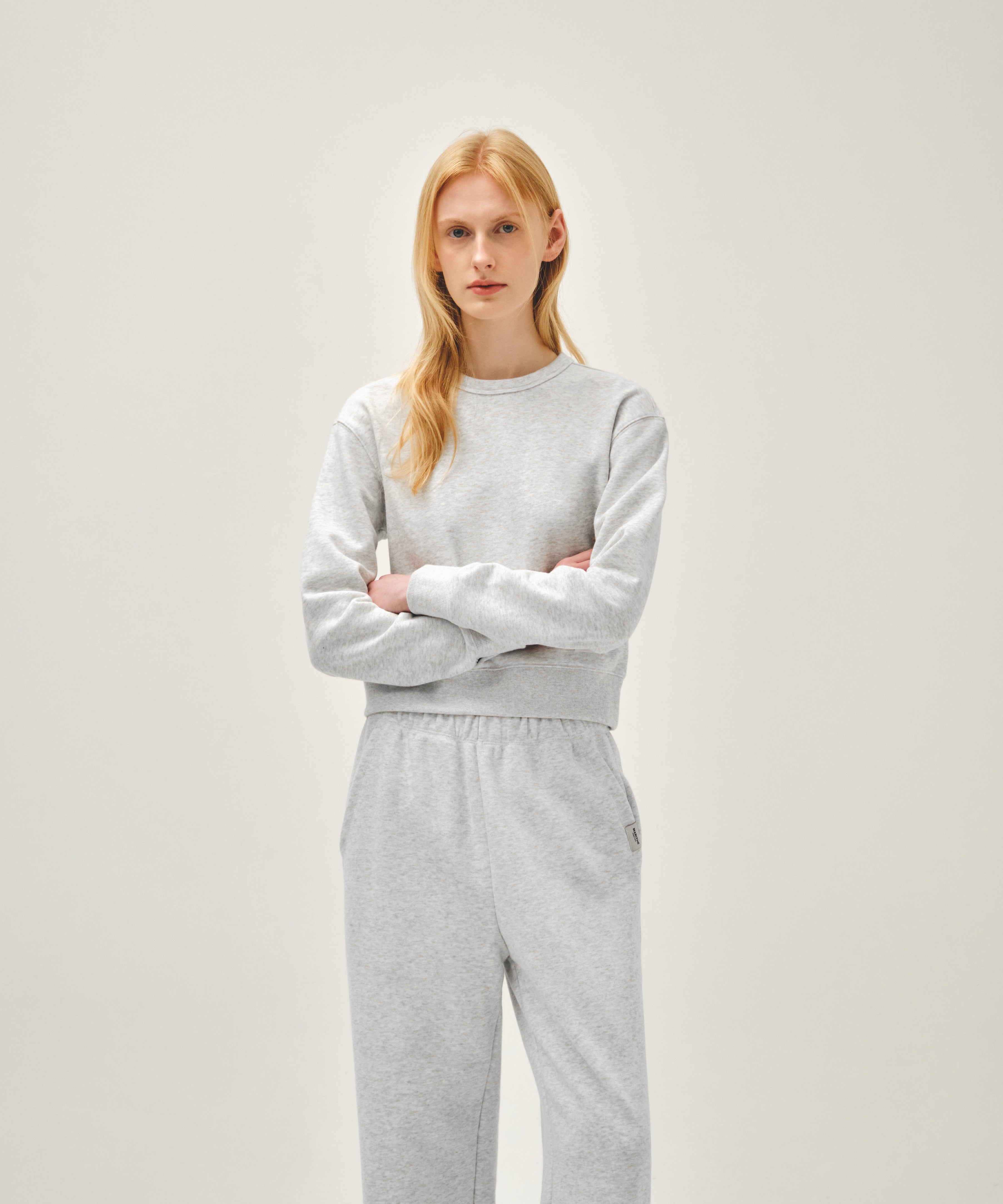 W BASIC CROP SWEATSHIRT