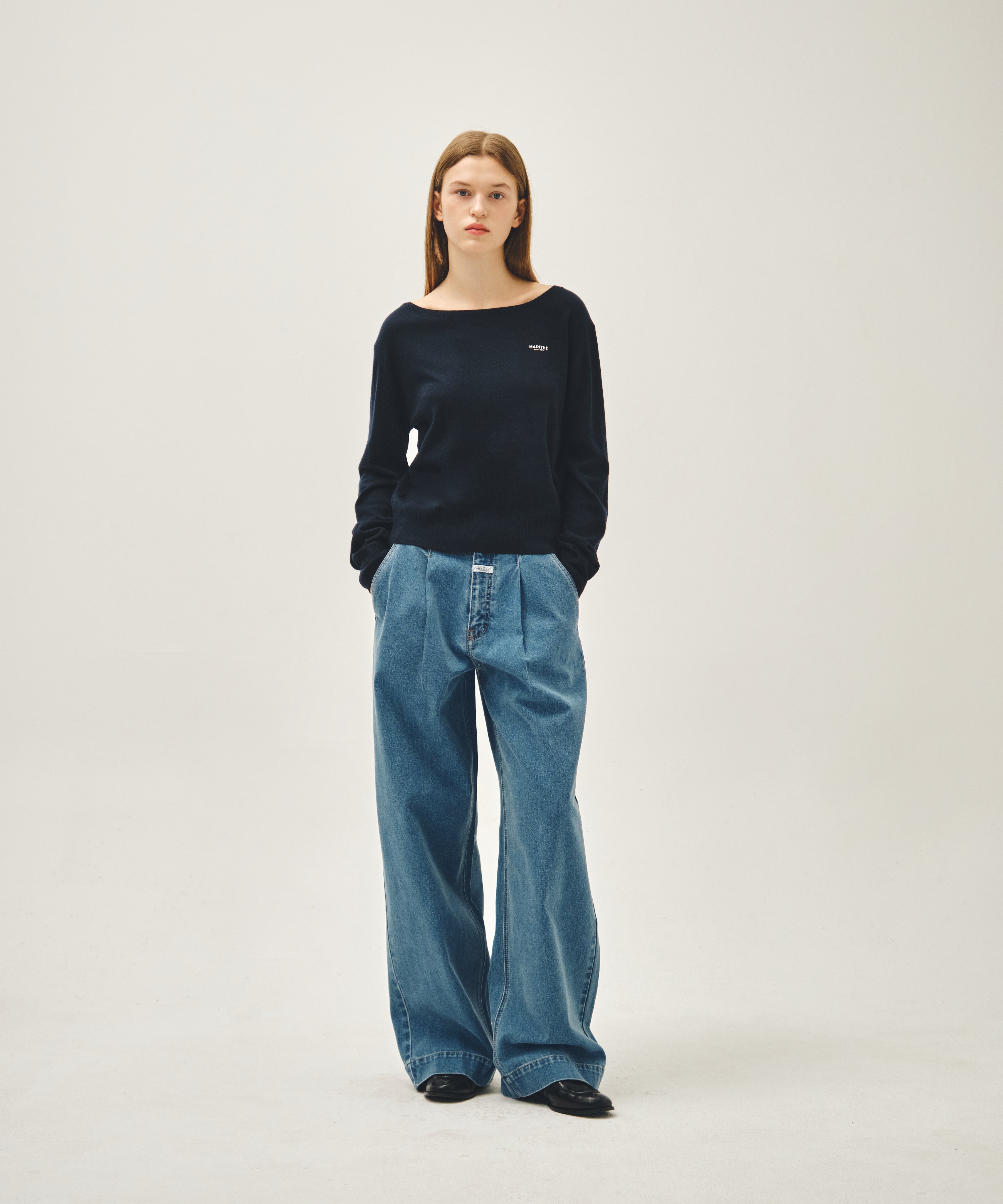 W LOW-WAIST TUCK WIDE DENIM PANTS