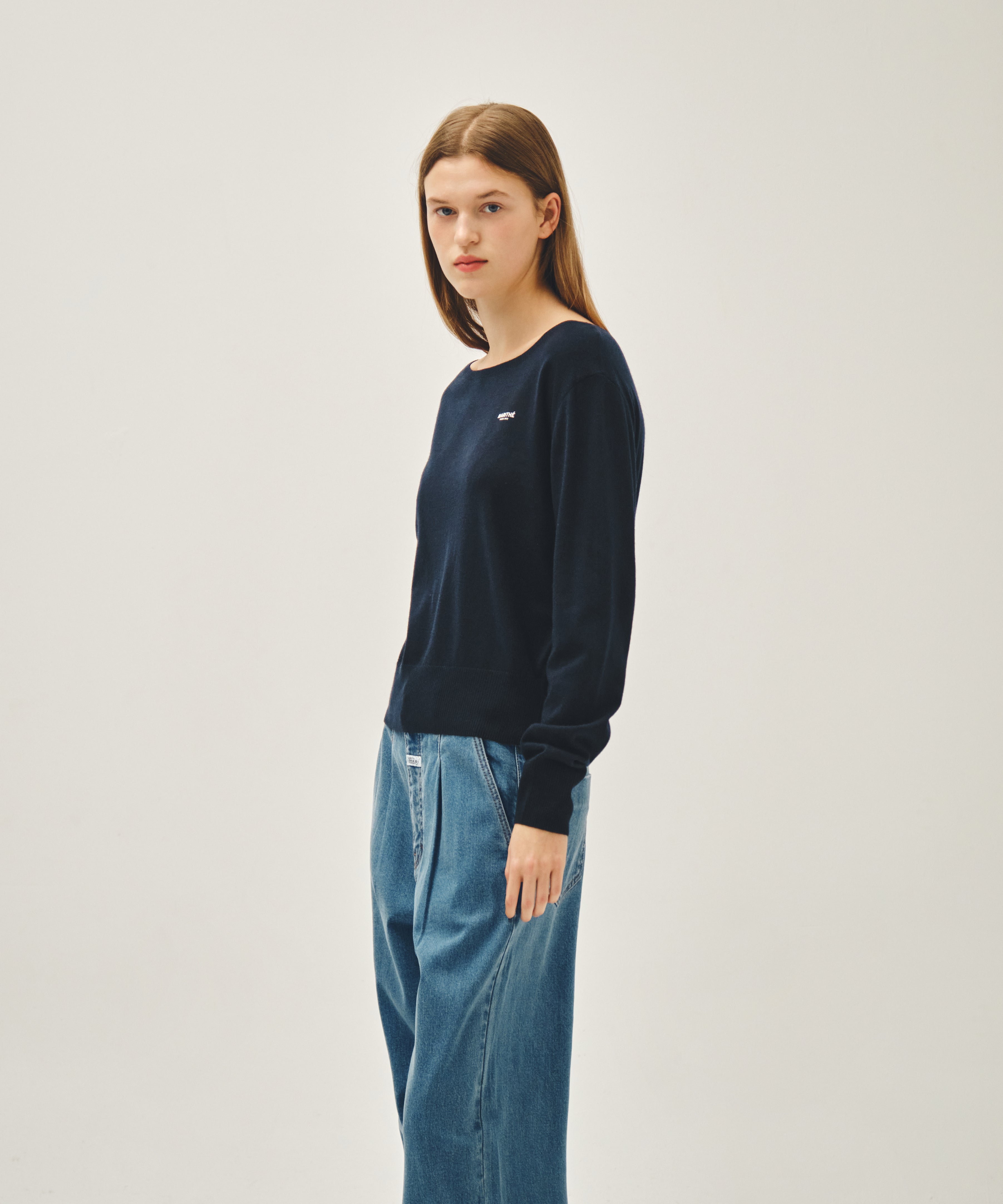 W LOW-WAIST TUCK WIDE DENIM PANTS