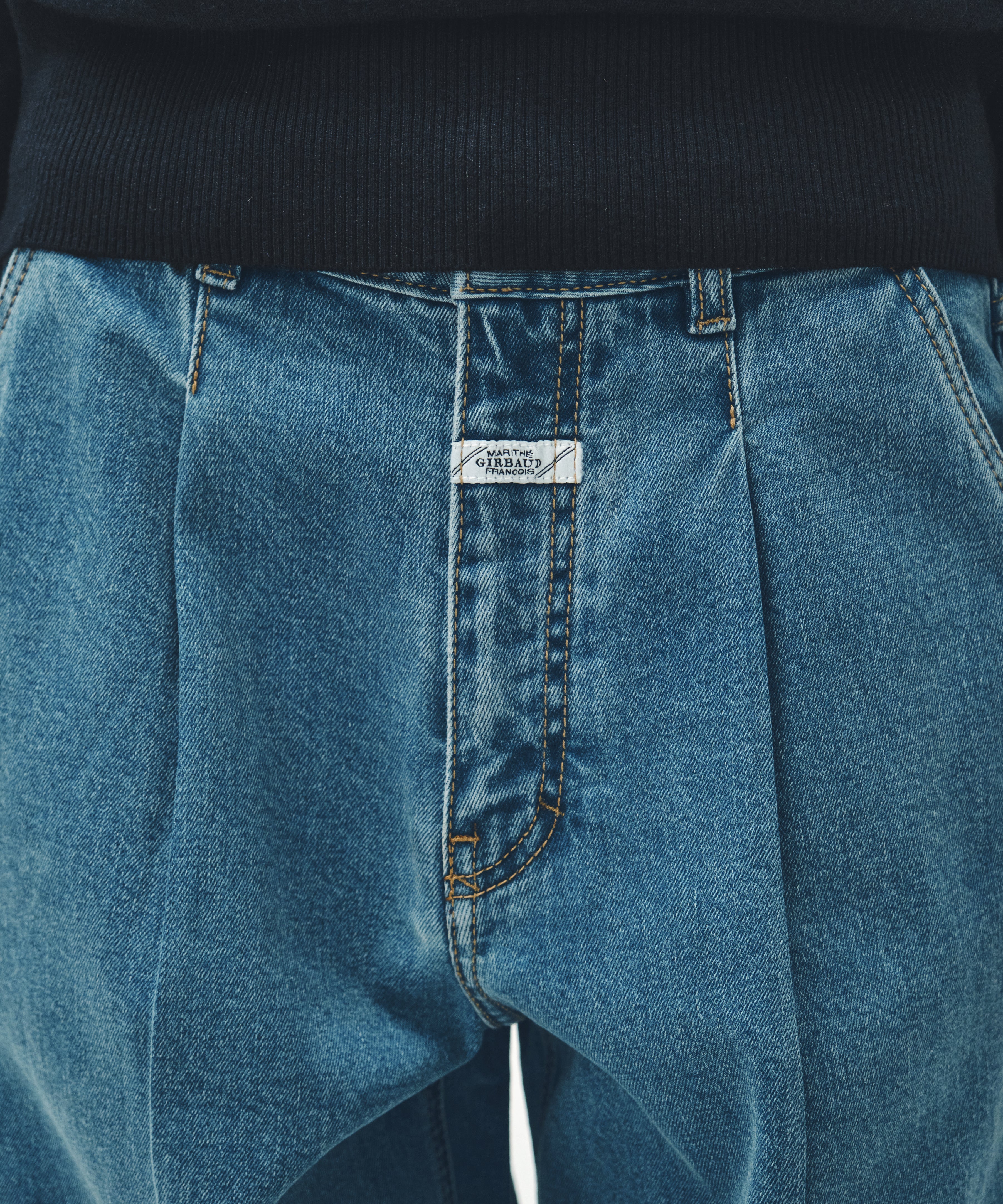 W LOW-WAIST TUCK WIDE DENIM PANTS