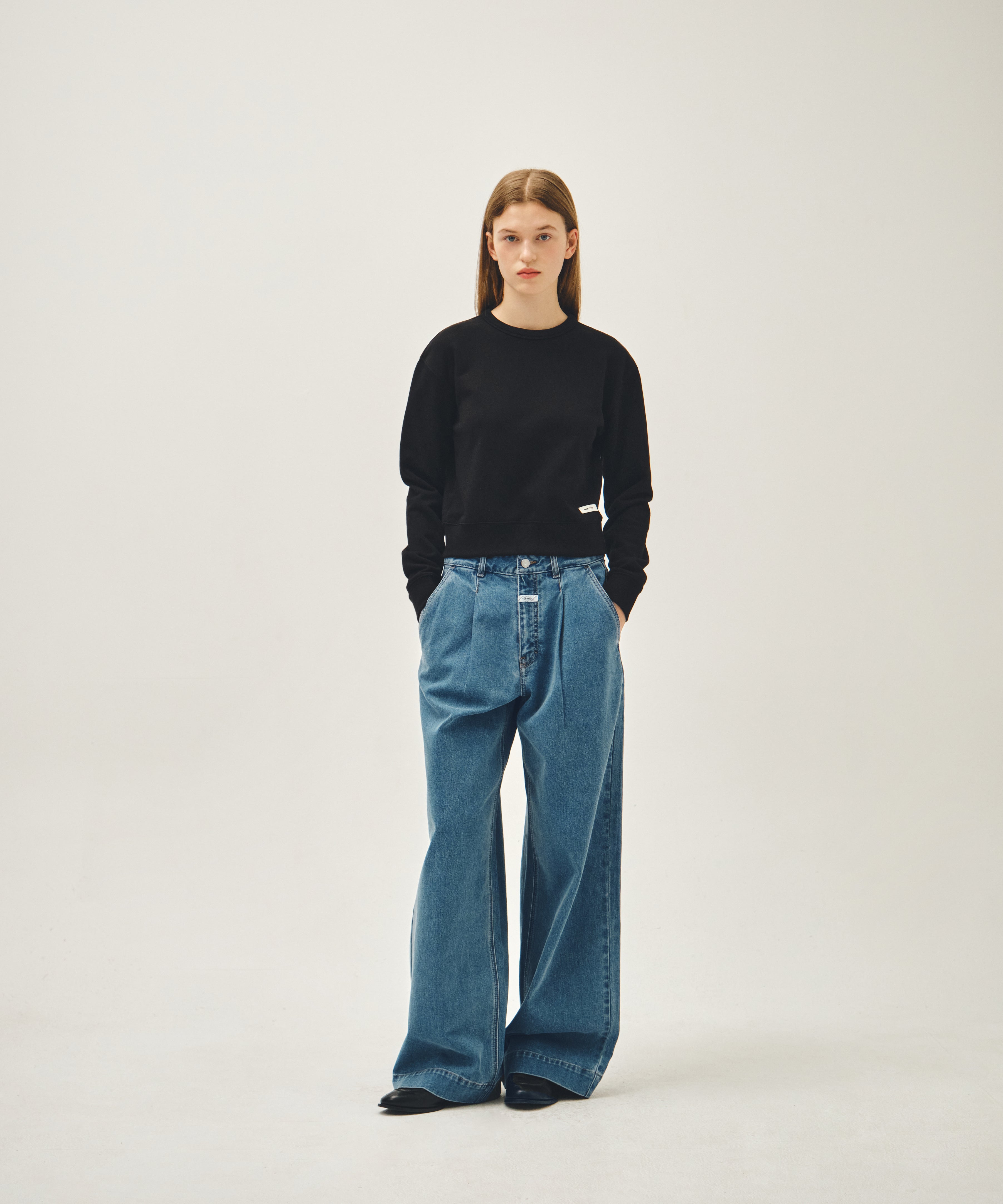 W BASIC CROP SWEATSHIRT