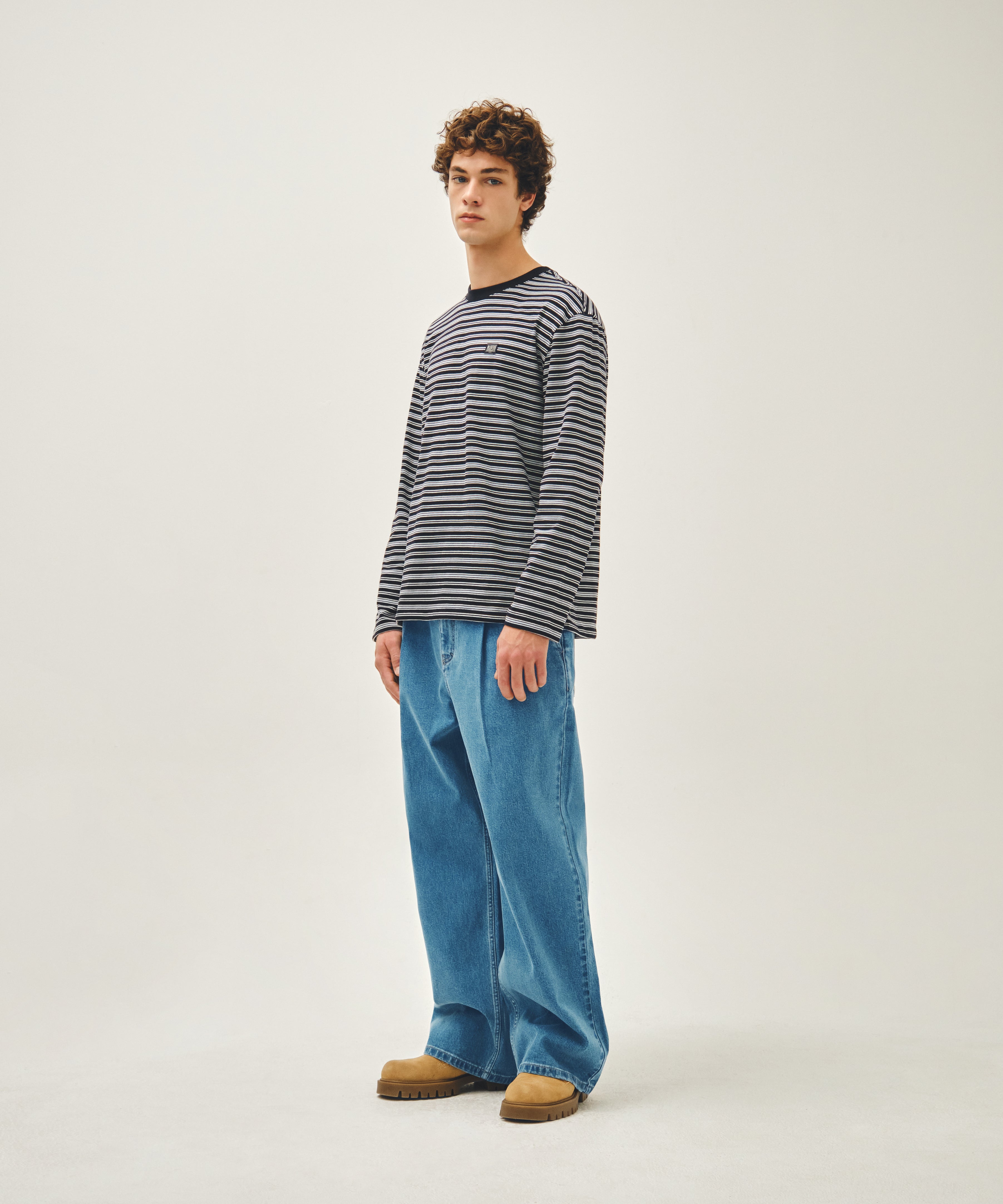 NEW M LOW-WAIST TUCK WIDE DENIM PANTS