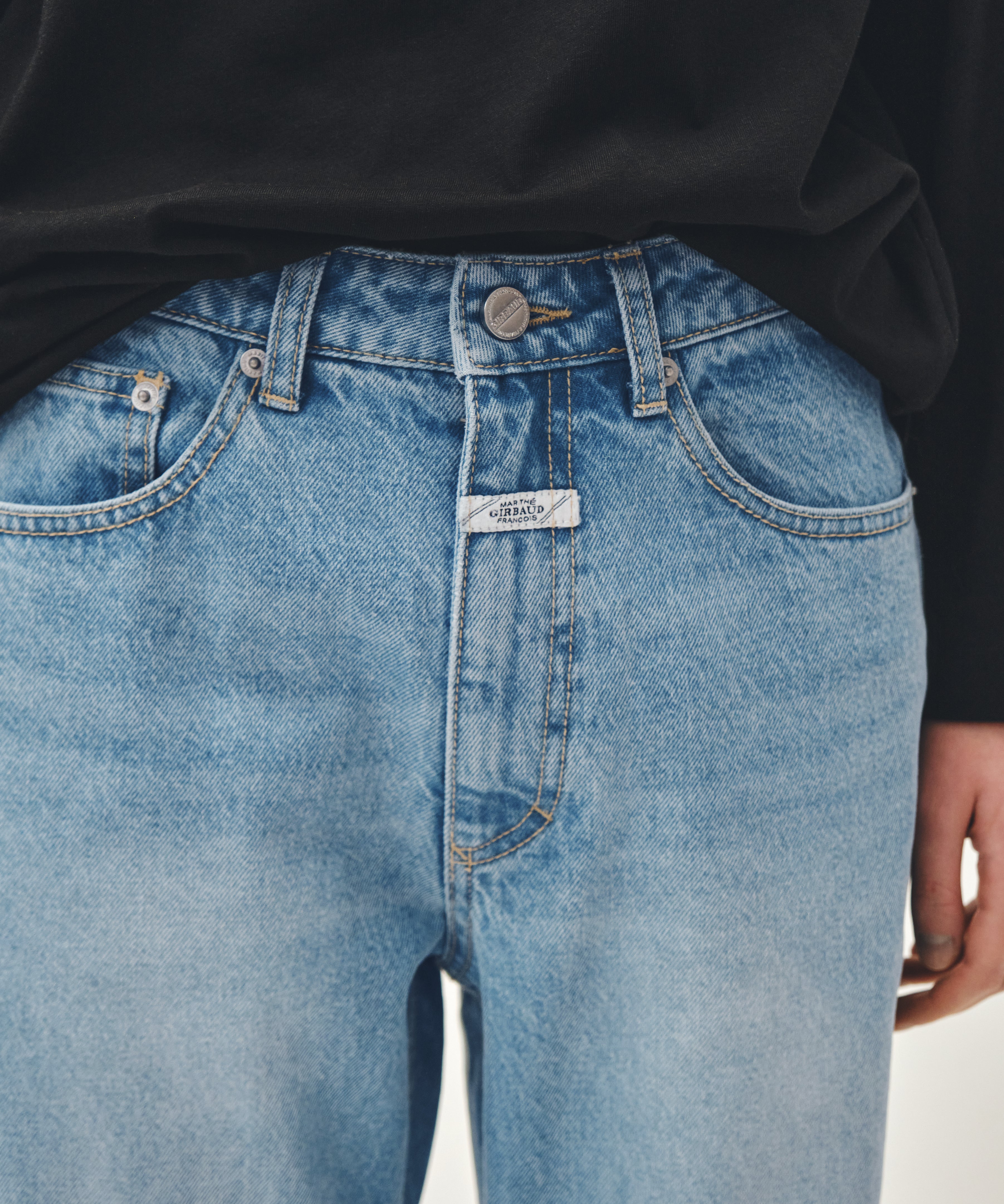 W RELAXED FIT BOOTS-CUT DENIM PANTS