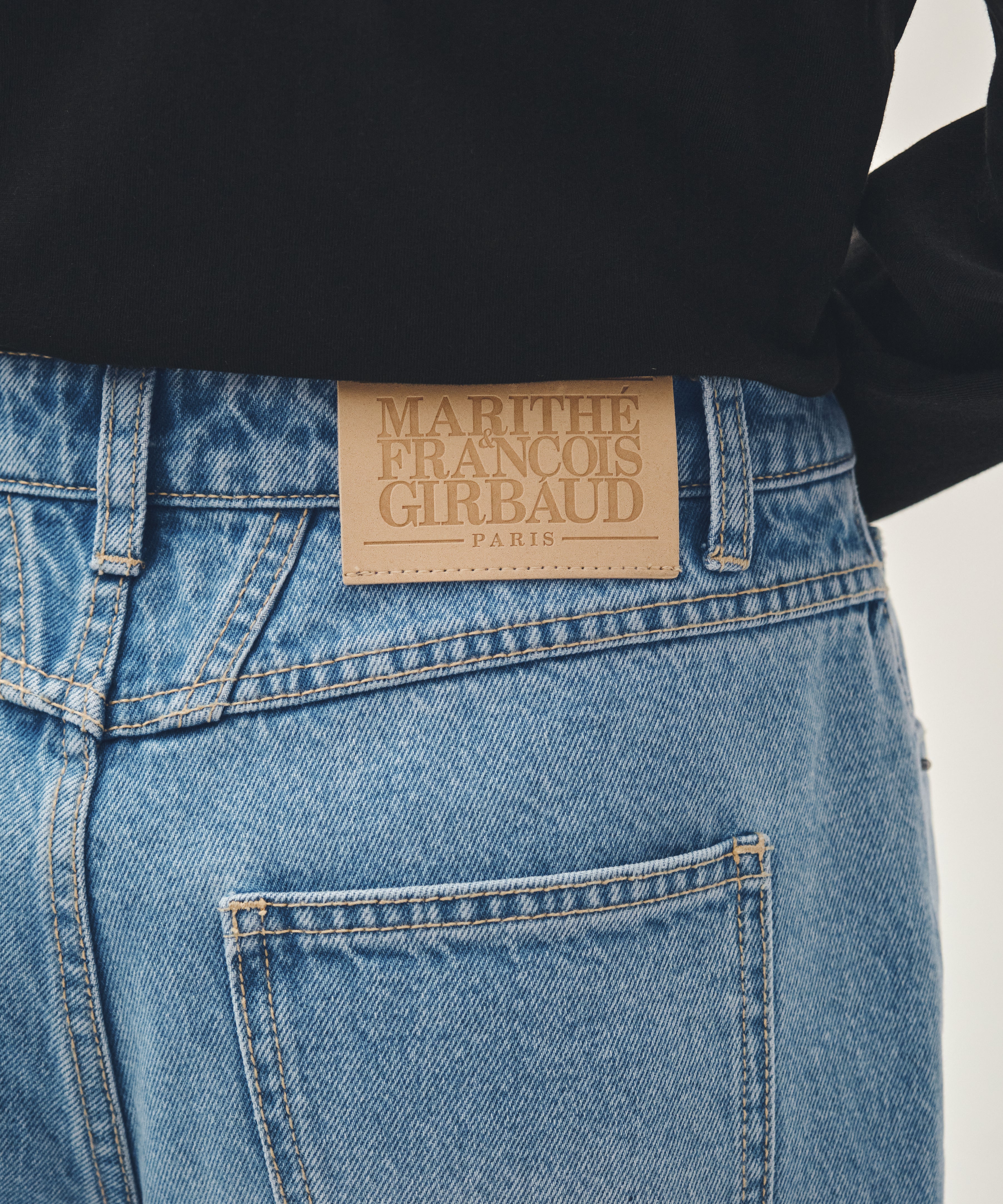 W RELAXED FIT BOOTS-CUT DENIM PANTS