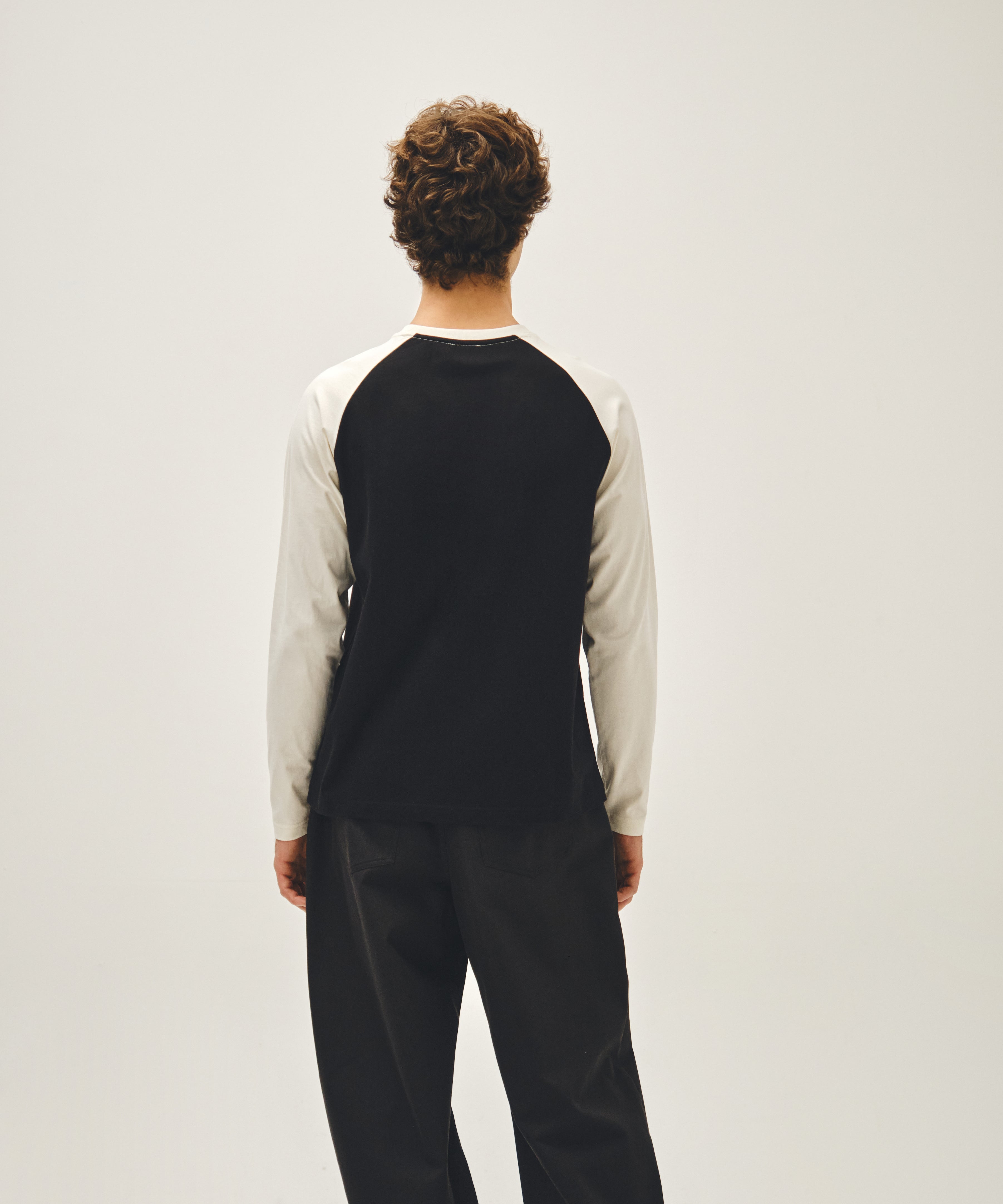 SLEEVE CONTRAST LONG SLEEVE TEE