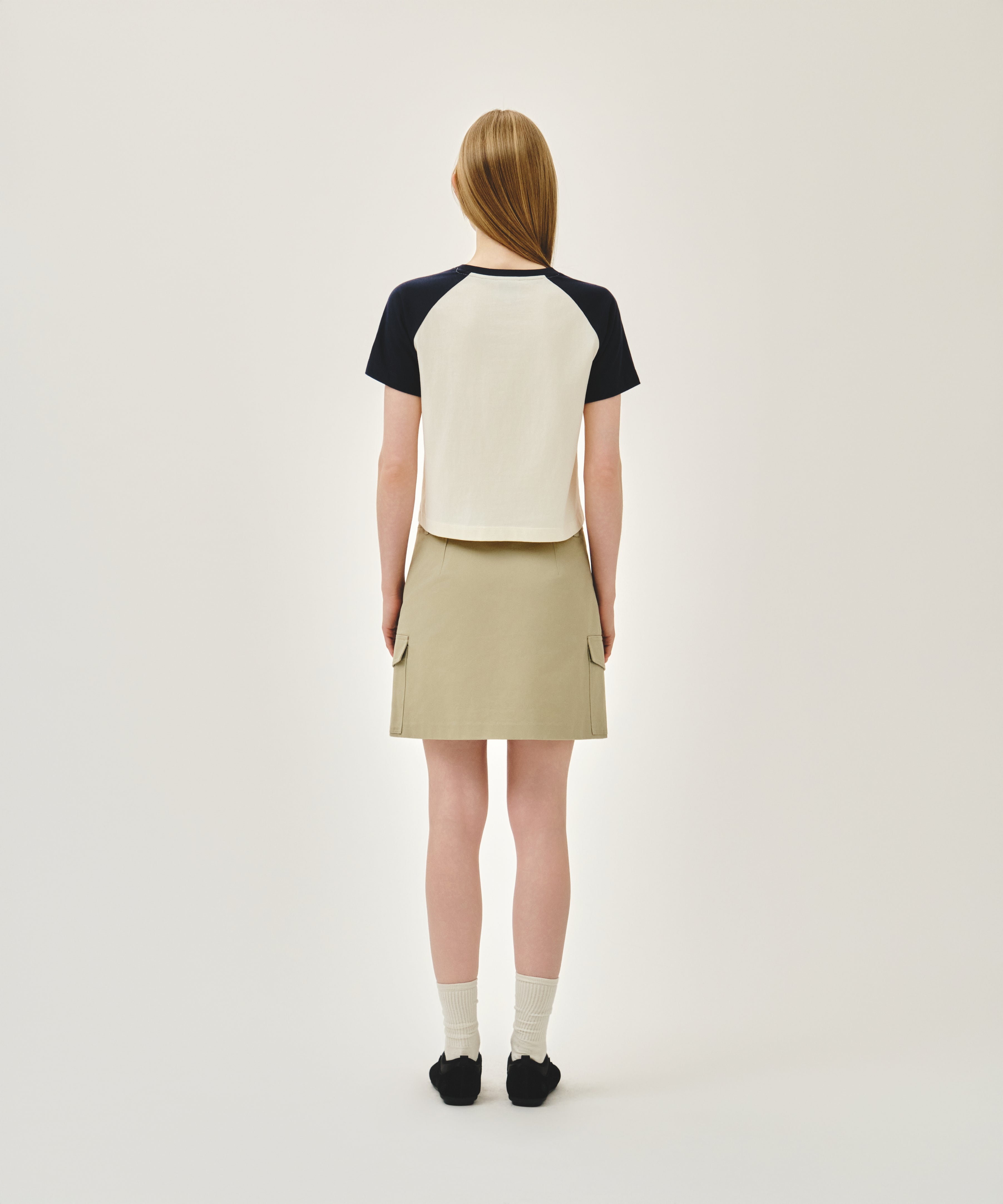 W SMALL REGULAR LOGO RAGLAN CROP TEE