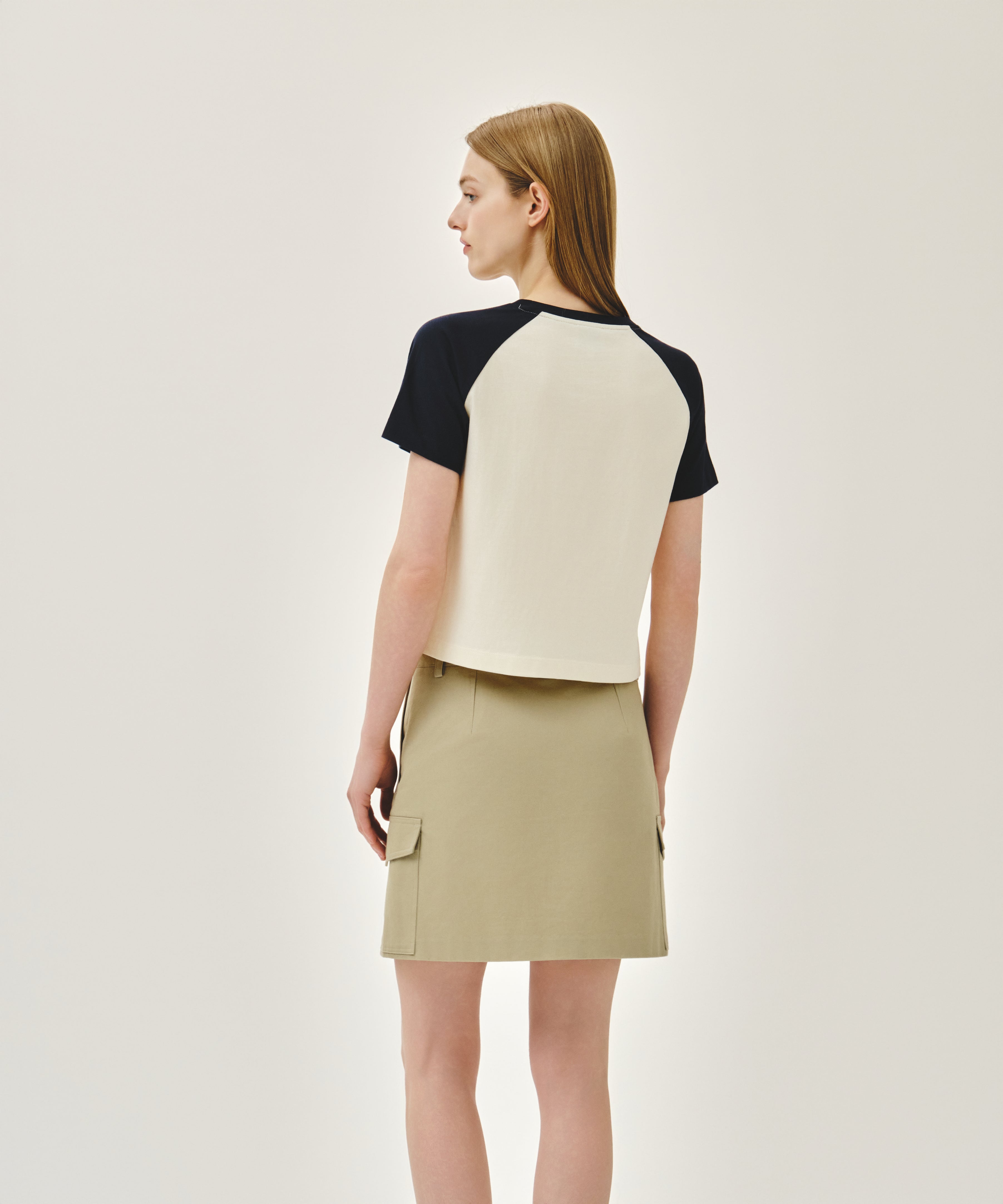 W SMALL REGULAR LOGO RAGLAN CROP TEE