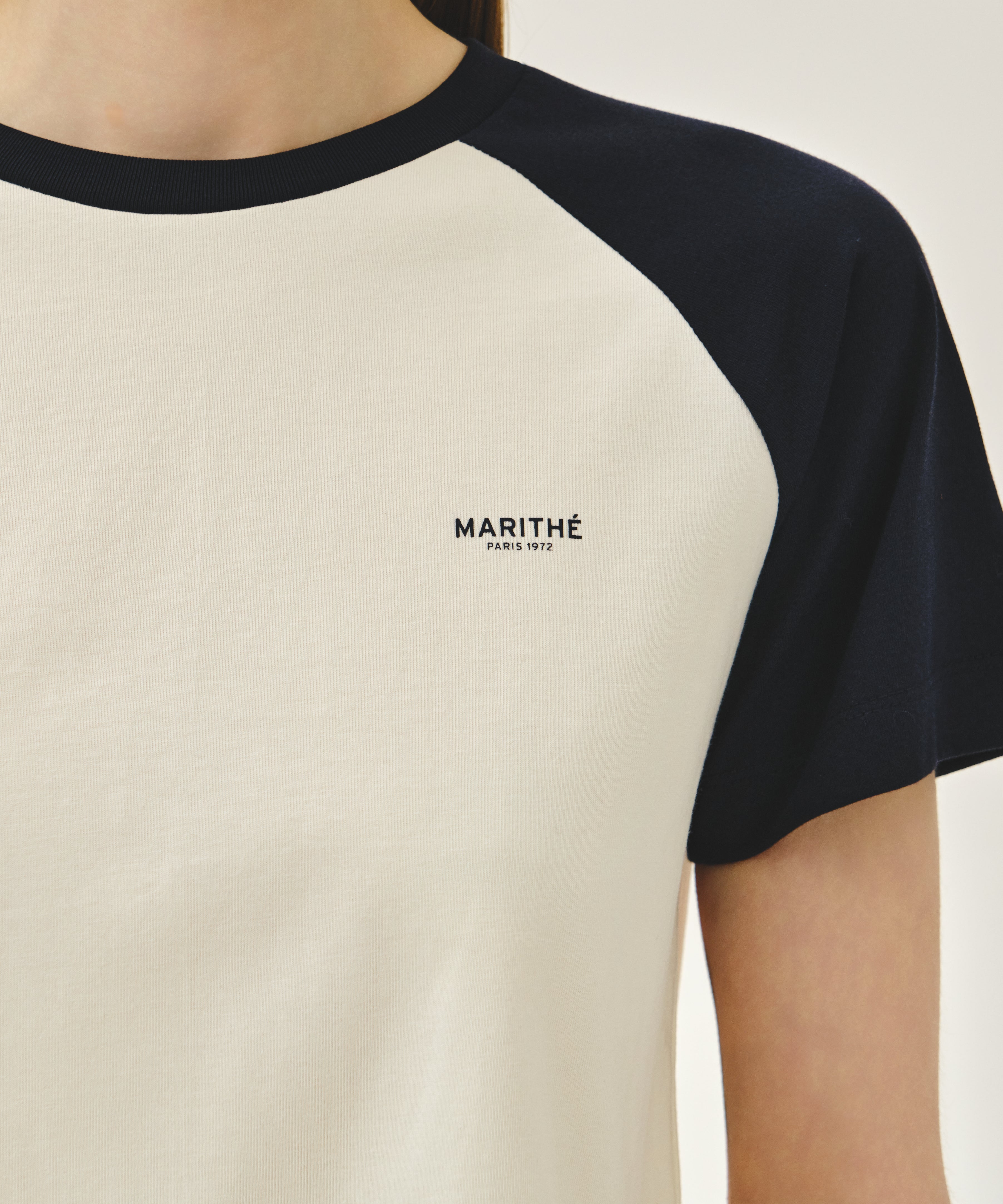 W SMALL REGULAR LOGO RAGLAN CROP TEE