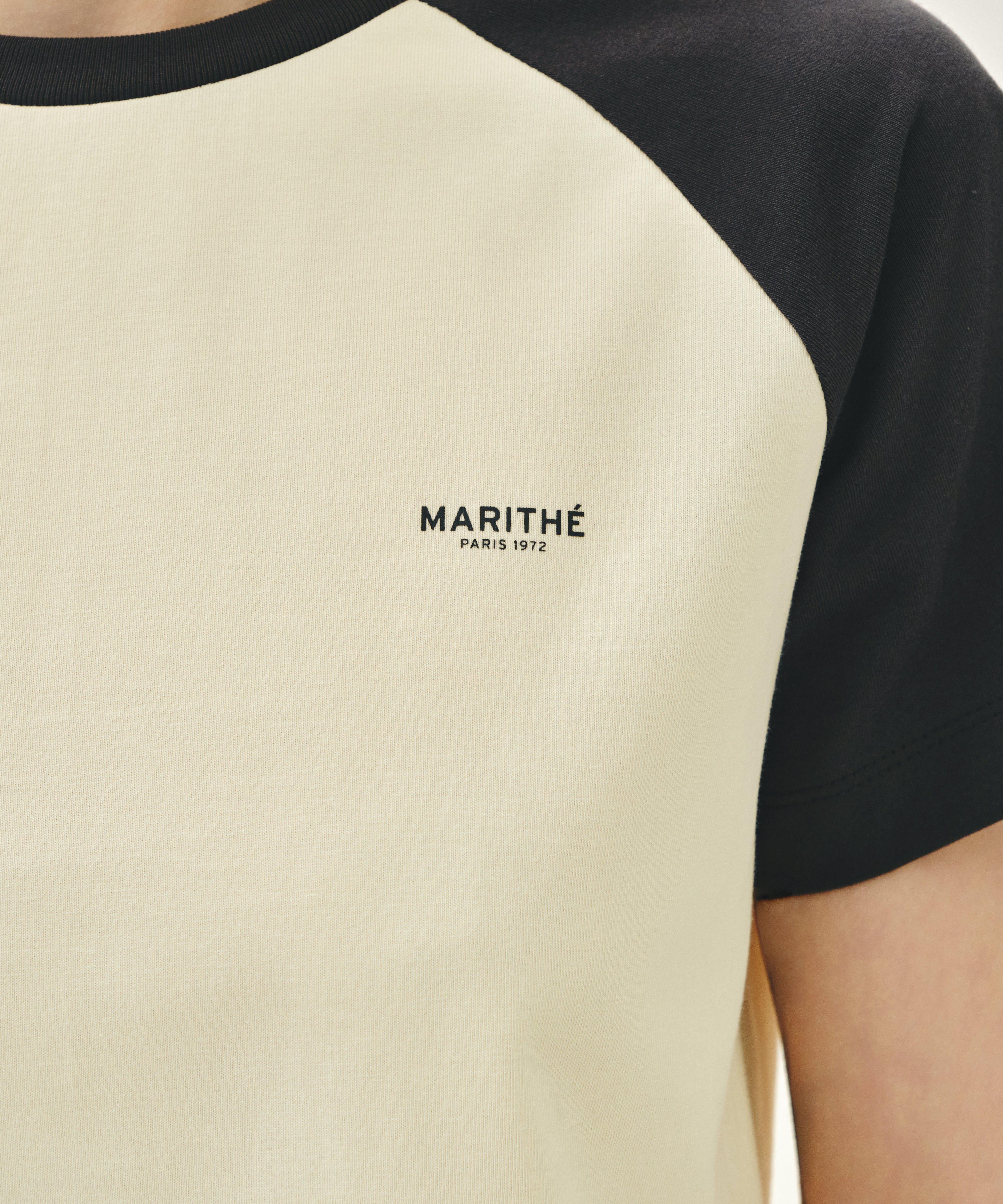 W SMALL REGULAR LOGO RAGLAN CROP TEE