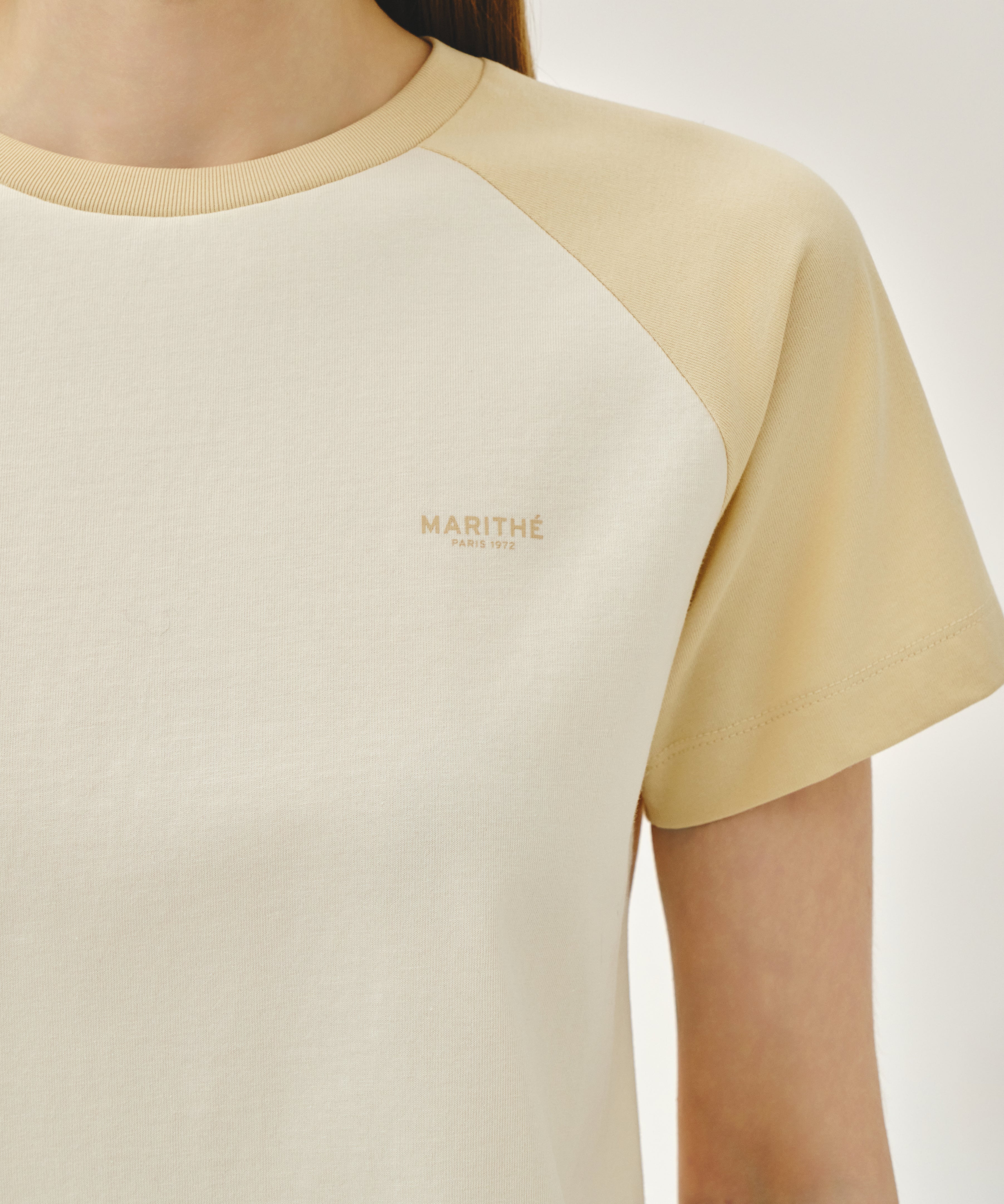 W SMALL REGULAR LOGO RAGLAN CROP TEE