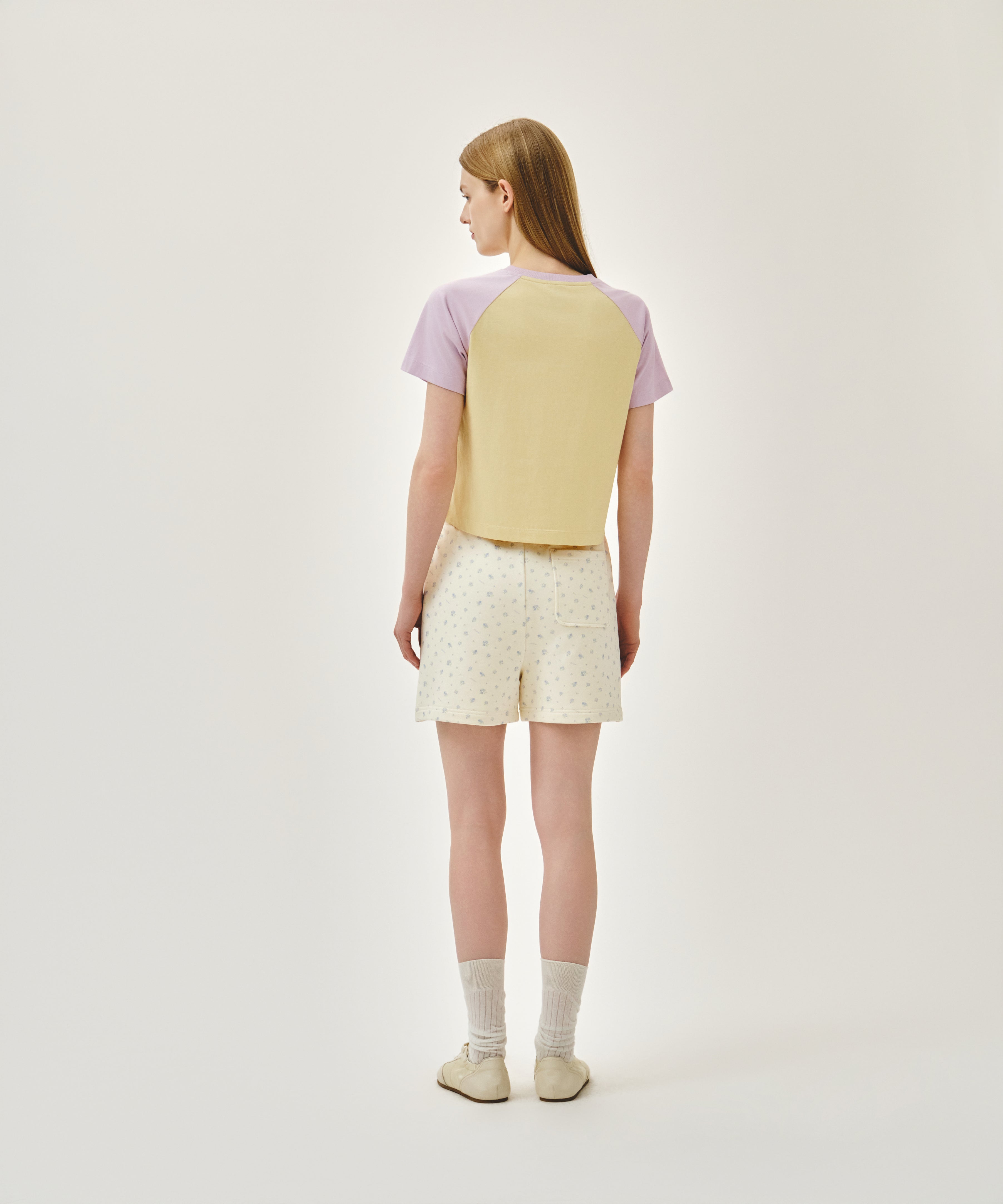 W SMALL REGULAR LOGO RAGLAN CROP TEE