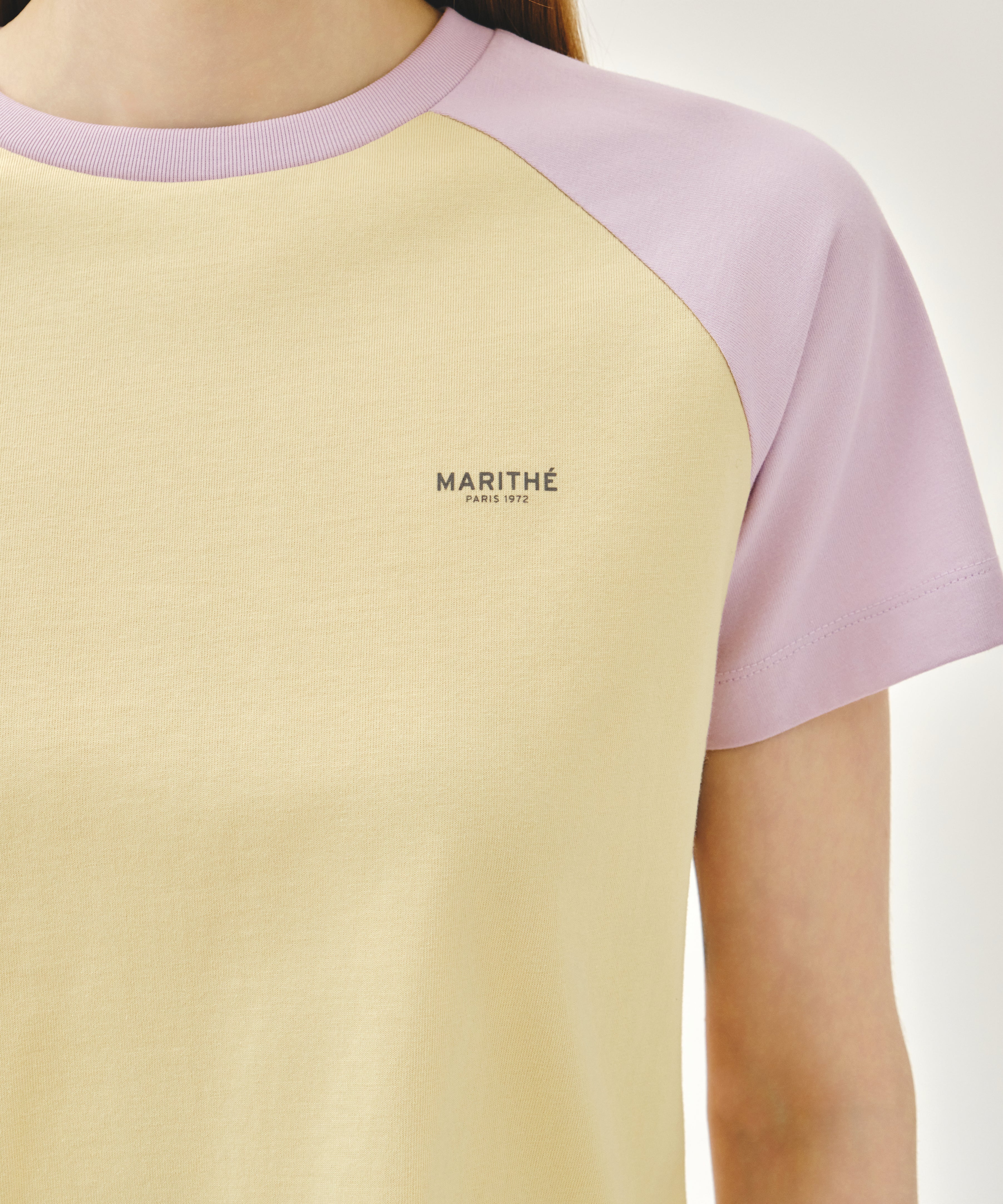 W SMALL REGULAR LOGO RAGLAN CROP TEE