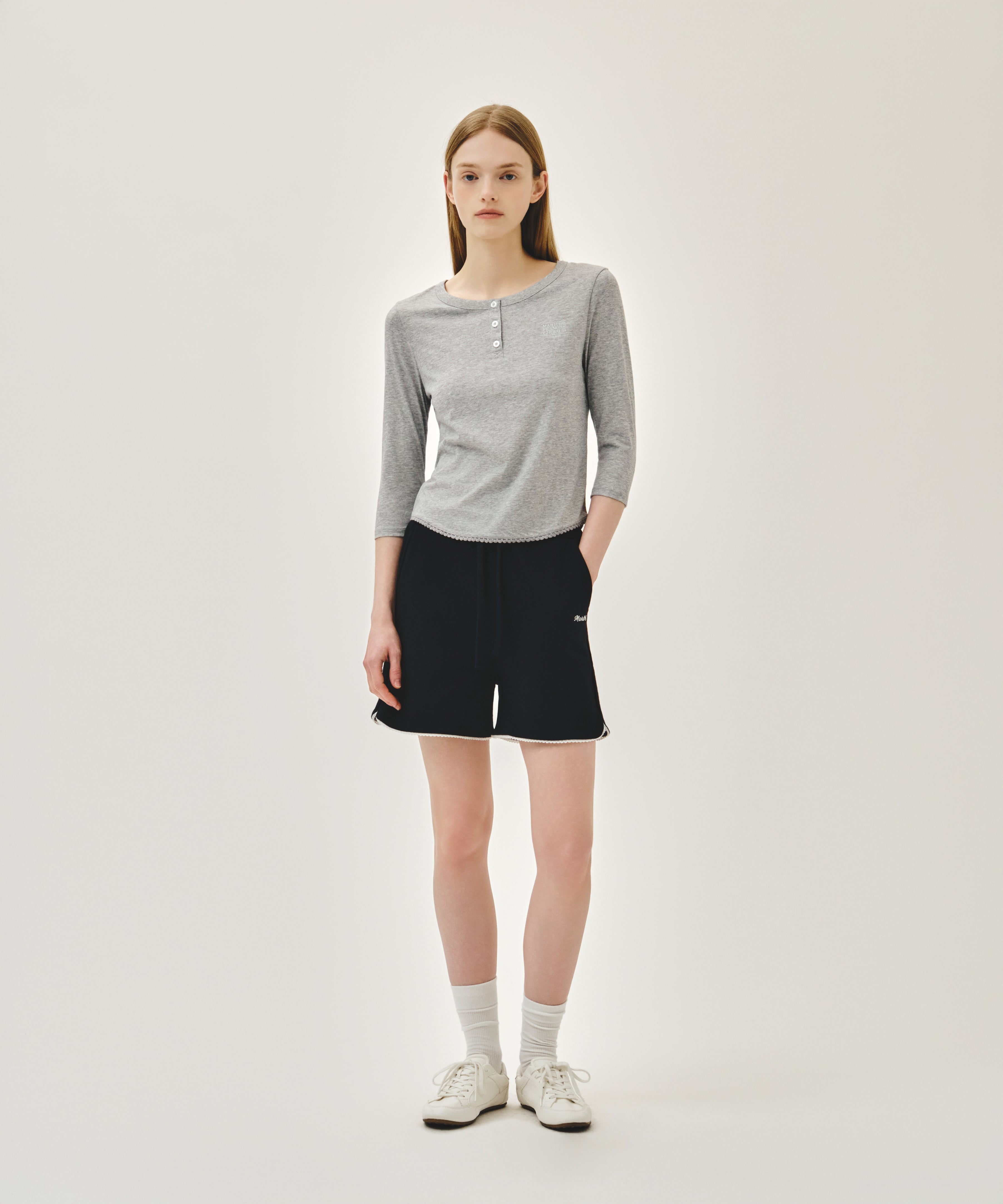 W SMALL CLASSIC LOGO HENLEY NECK 3/4 SLEEVE TEE