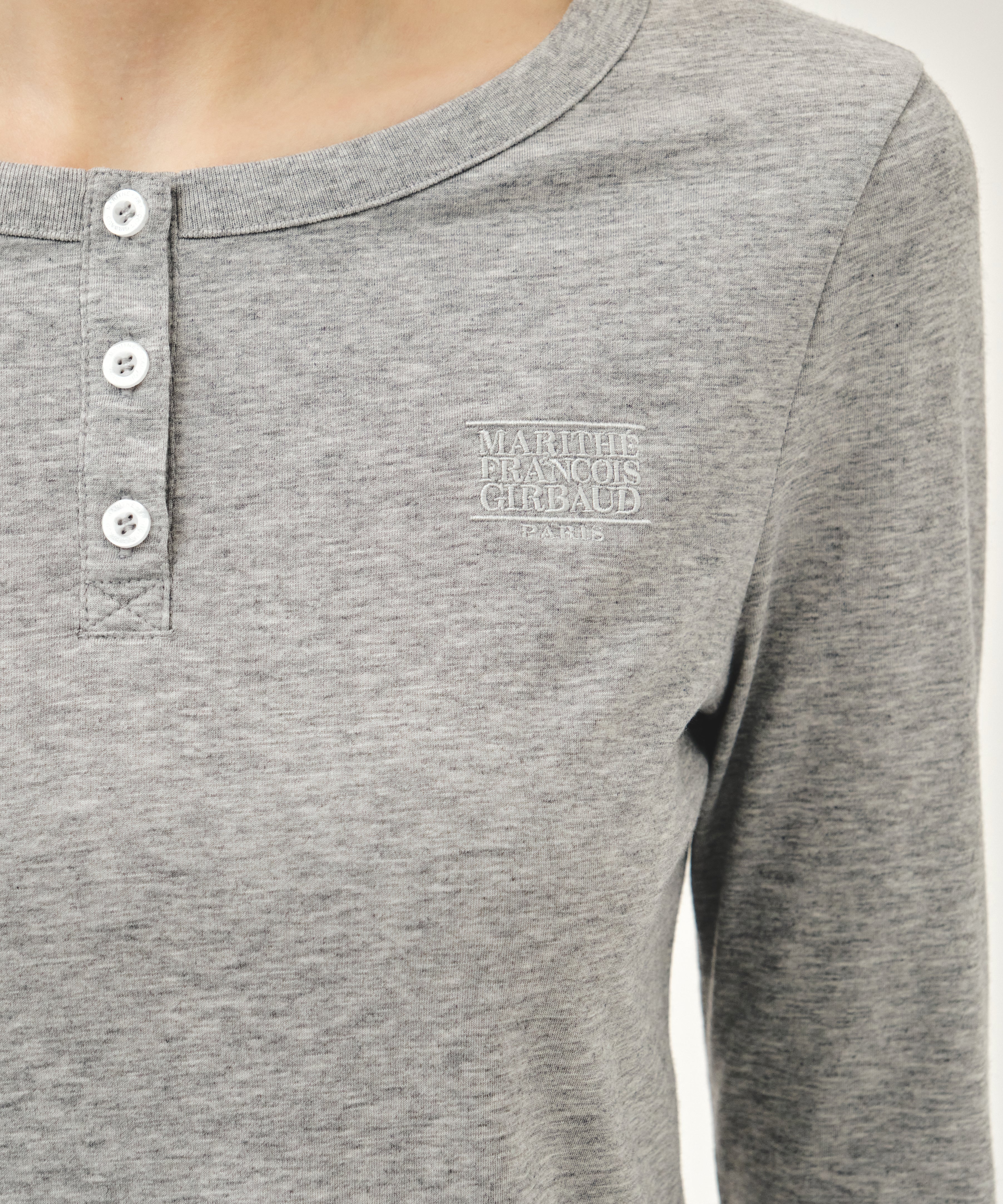 W SMALL CLASSIC LOGO HENLEY NECK 3/4 SLEEVE TEE