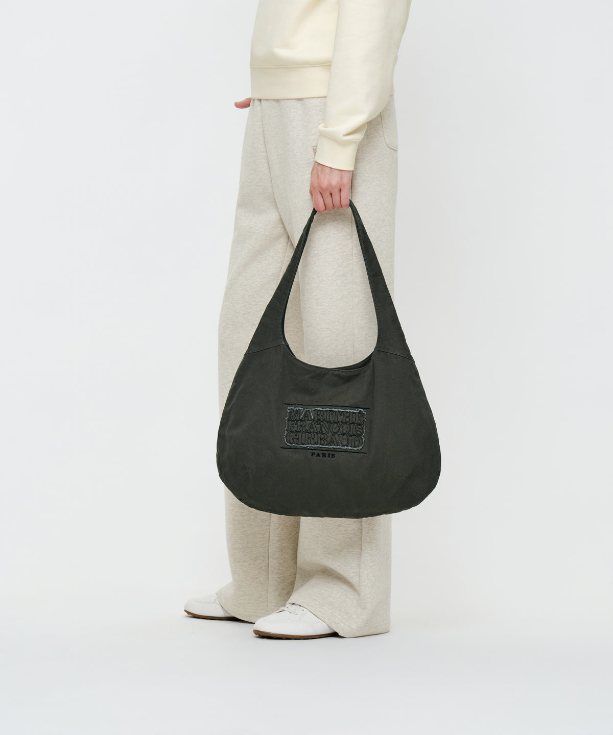 CLASSIC LOGO ROUND ONE SHOULDER BAG