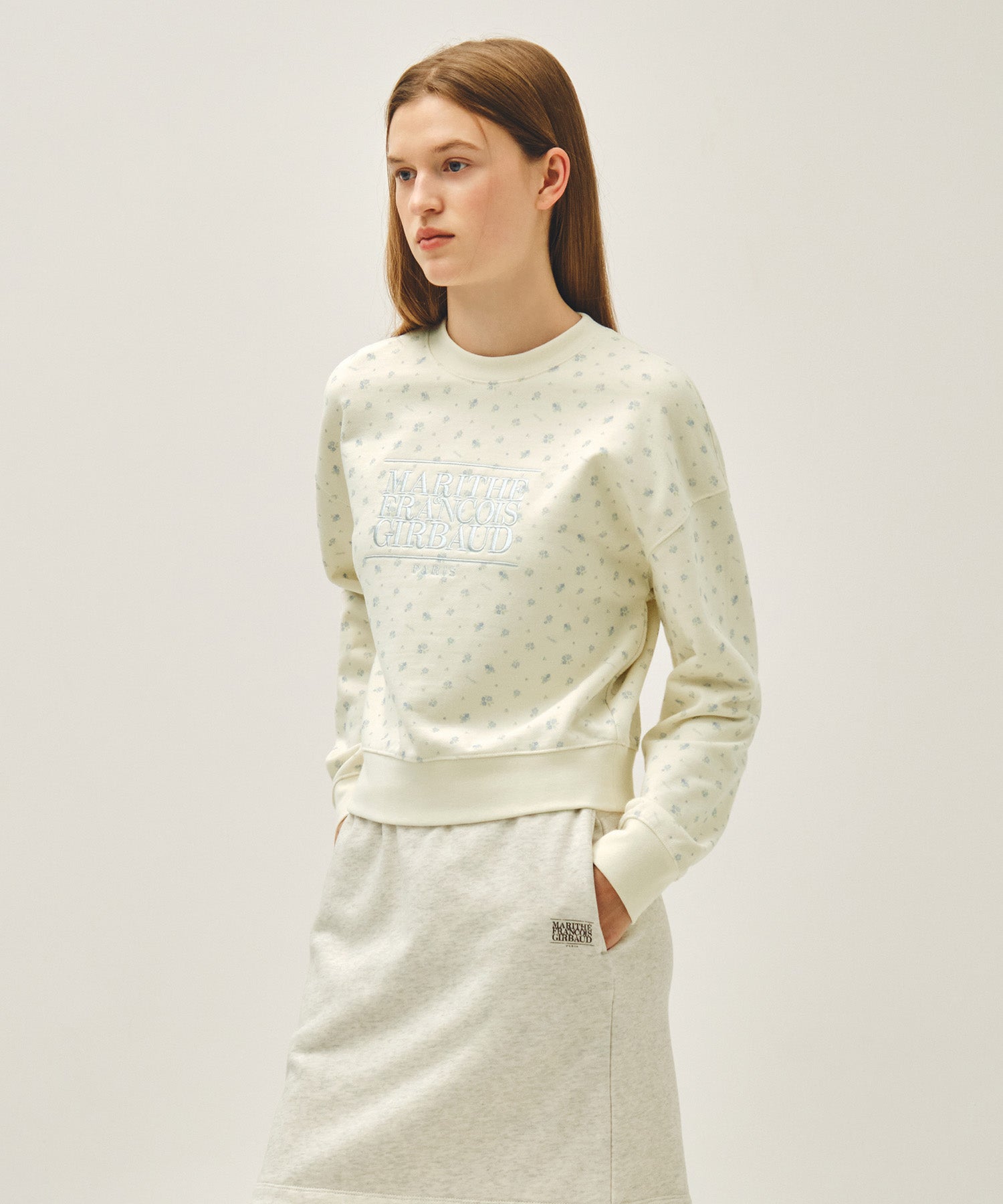 W CLASSIC LOGO CROP SWEATSHIRT