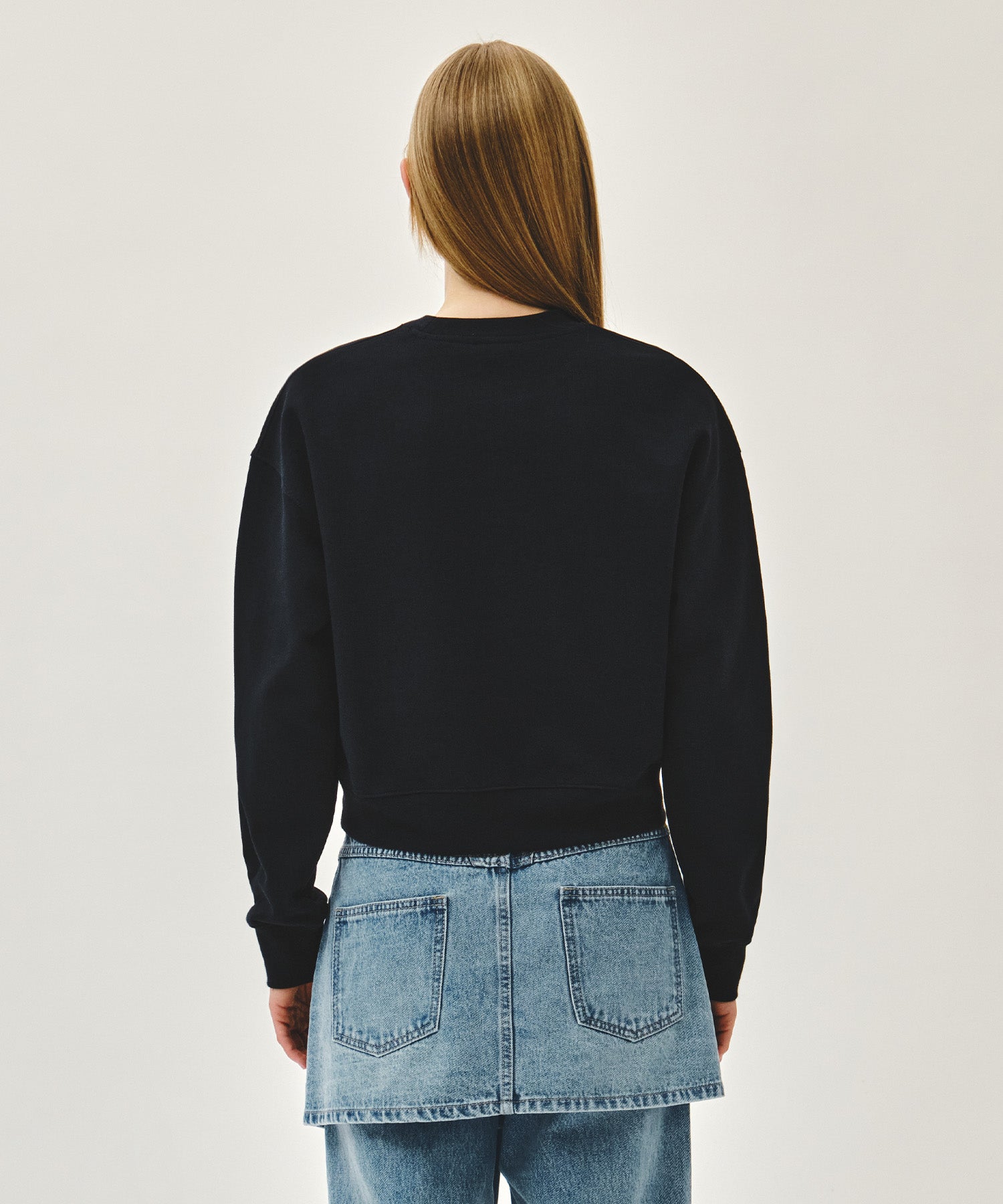 W CLASSIC LOGO CROP SWEATSHIRT