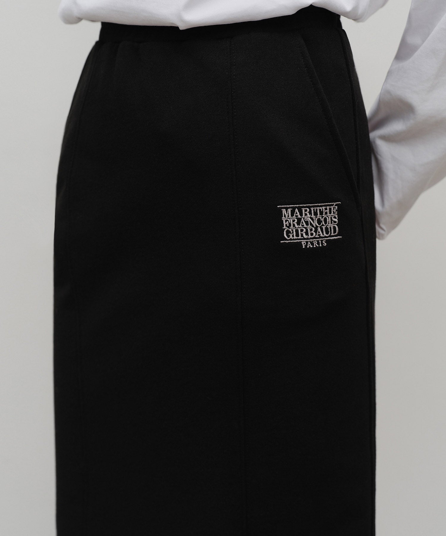 W EMBROIDERY CLASSIC LOGO SWEAT SKIRT