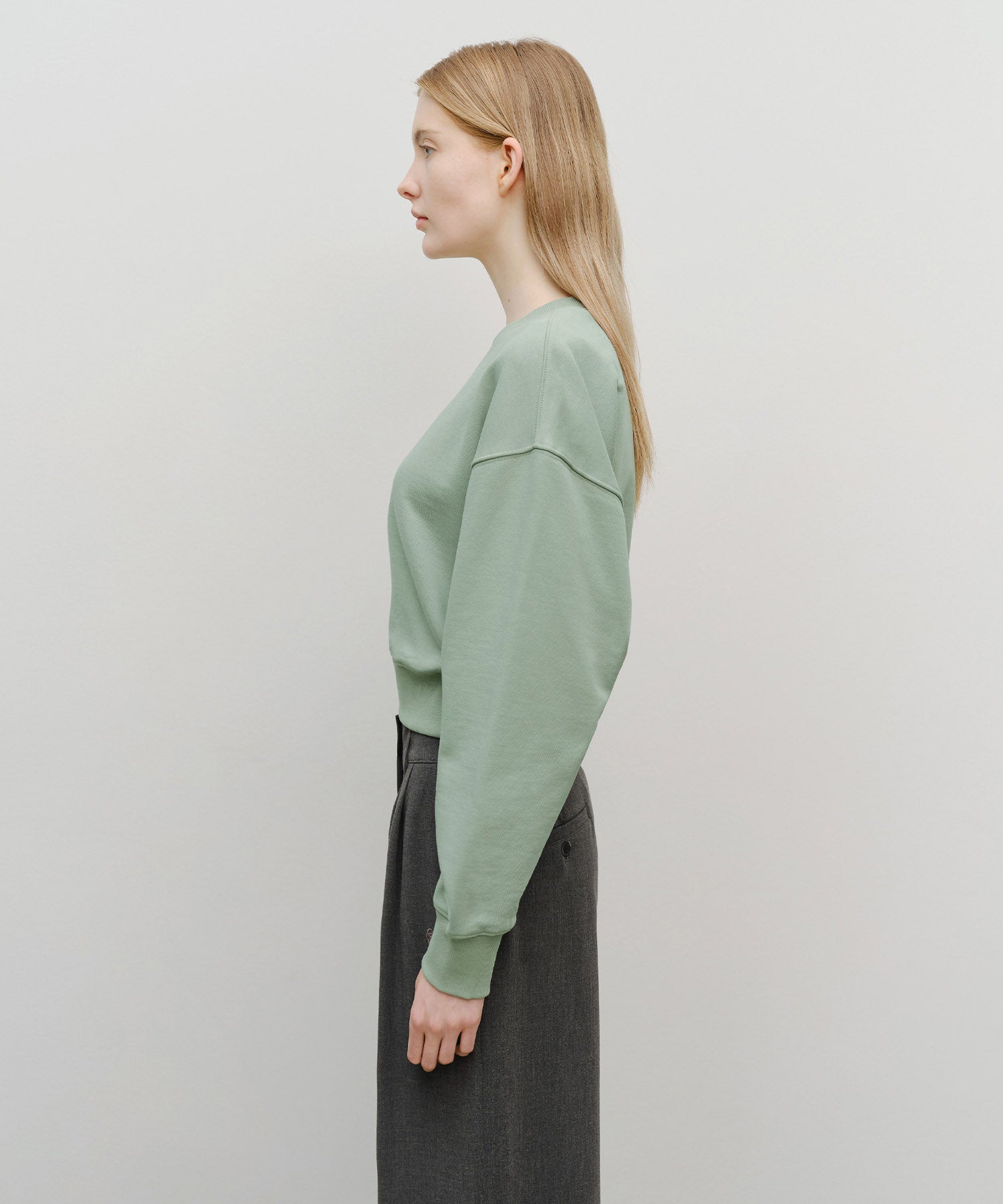 W SMALL CLASSIC LOGO CROP SWEATSHIRT