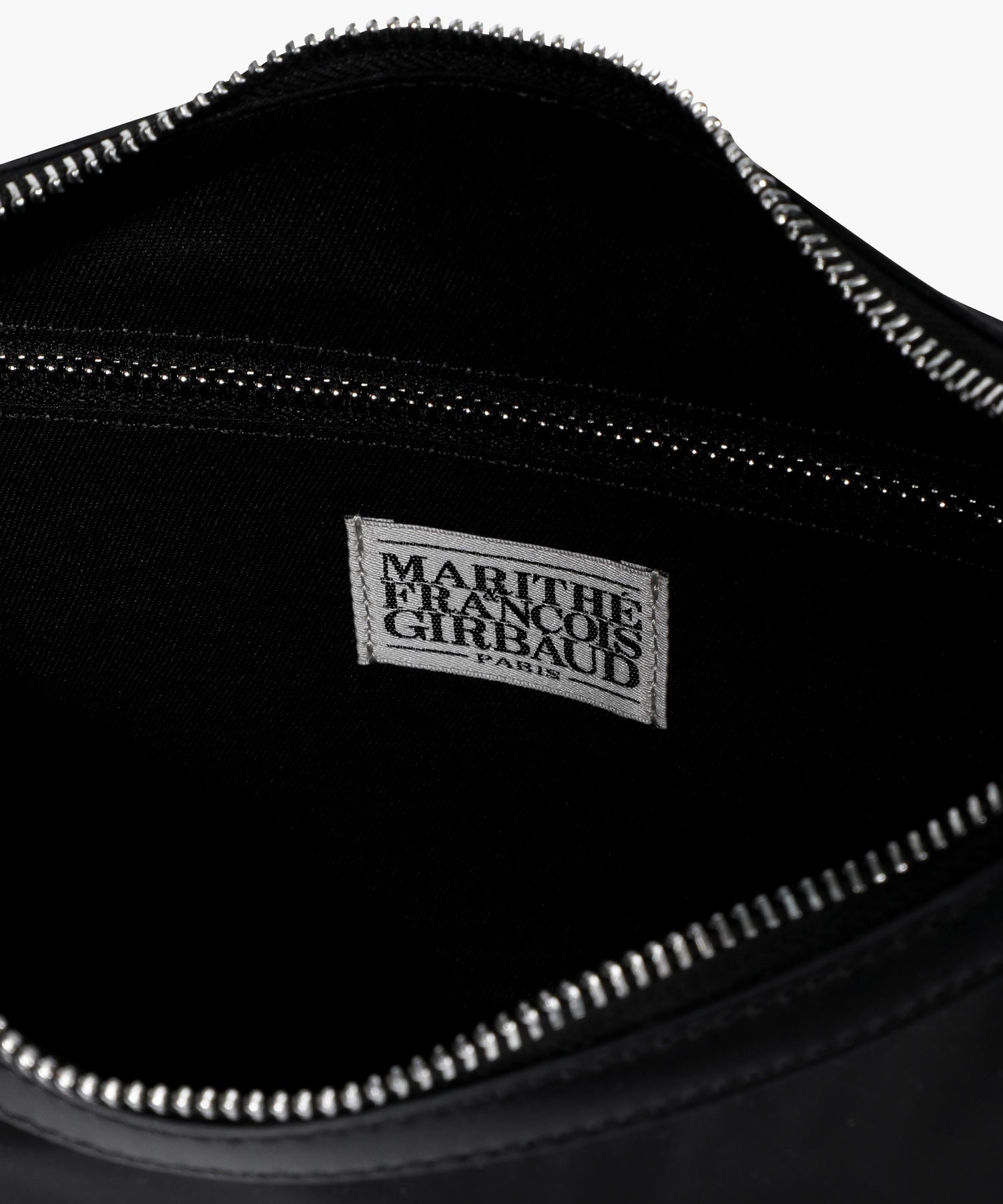 CLASSIC LOGO ROUND SHOULDER BAG