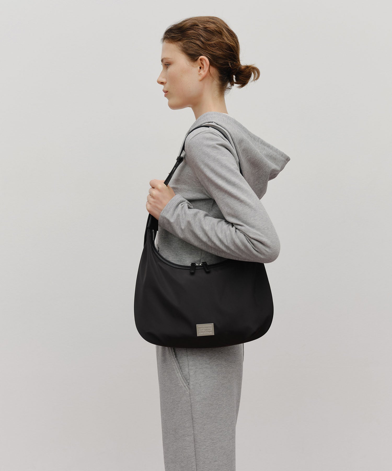 CLASSIC LOGO ROUND SHOULDER BAG