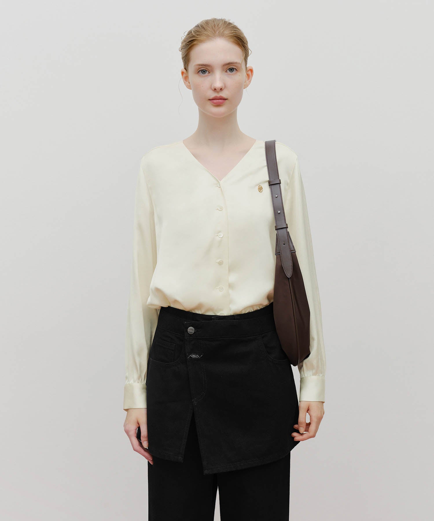 CLASSIC LOGO ROUND SHOULDER BAG