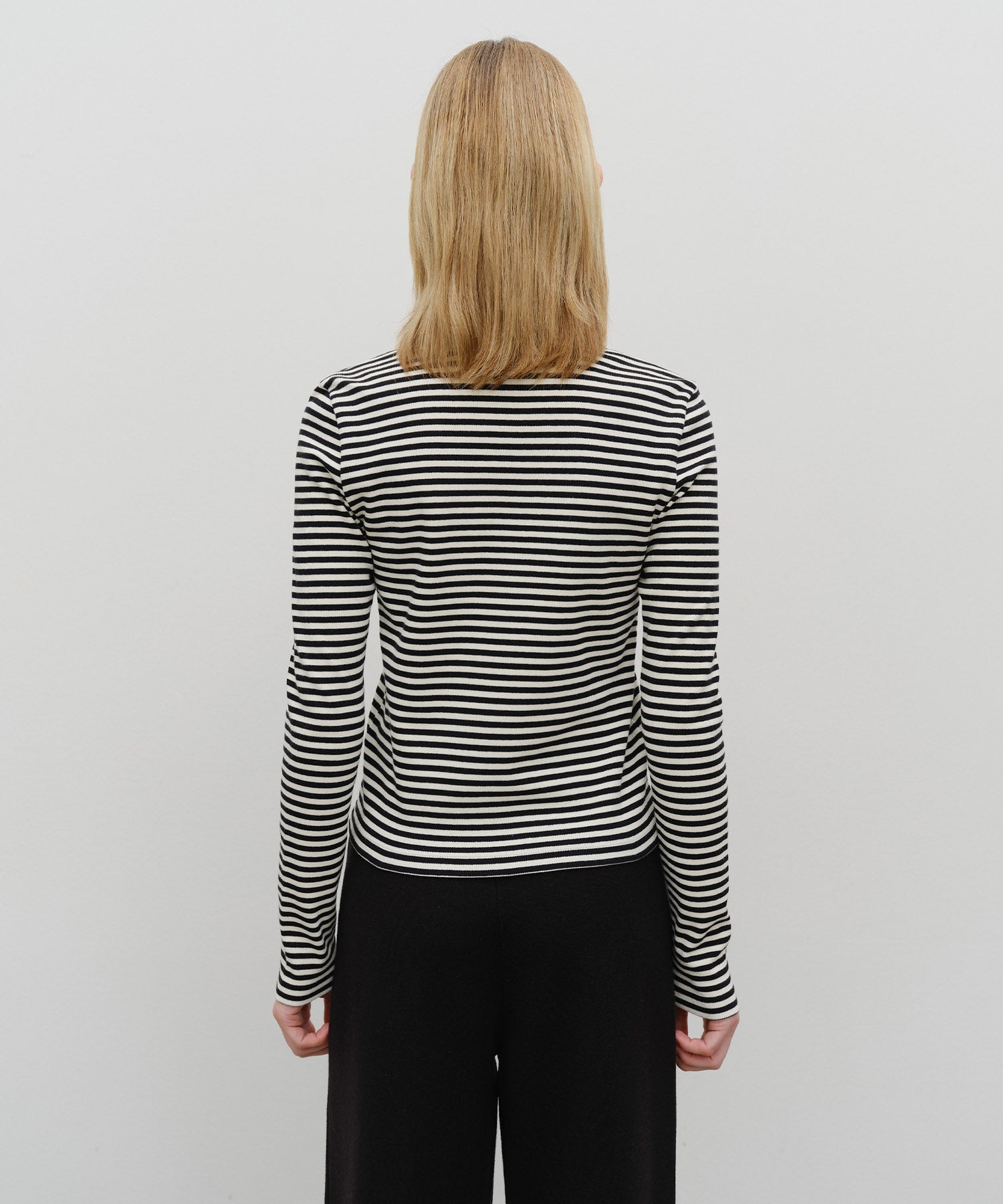 W DEEP NECK LONG SLEEVE