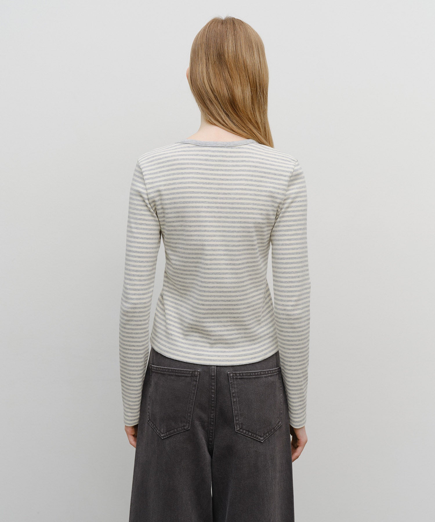 W DEEP NECK LONG SLEEVE