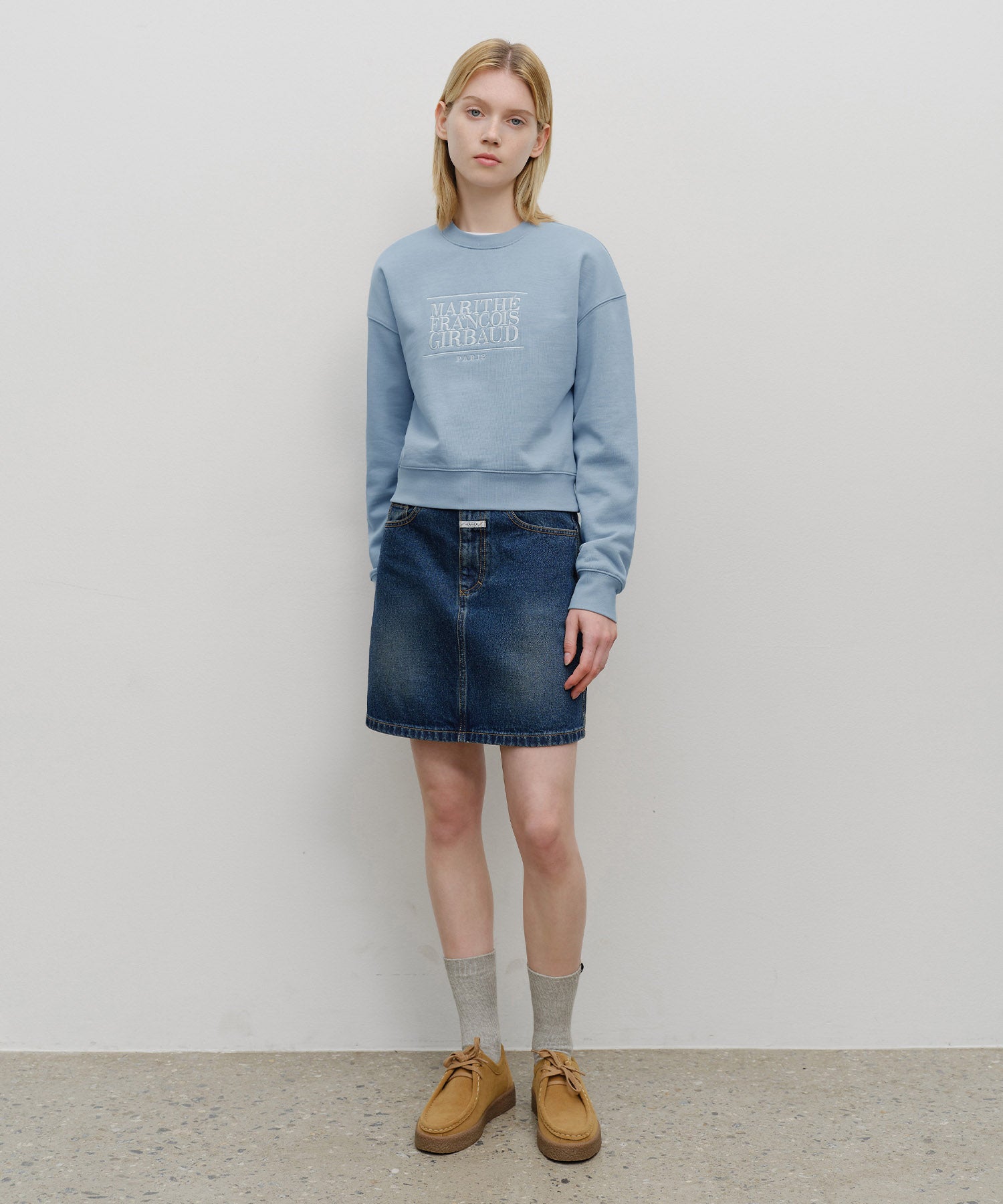 W CLASSIC LOGO CROP SWEATSHIRT