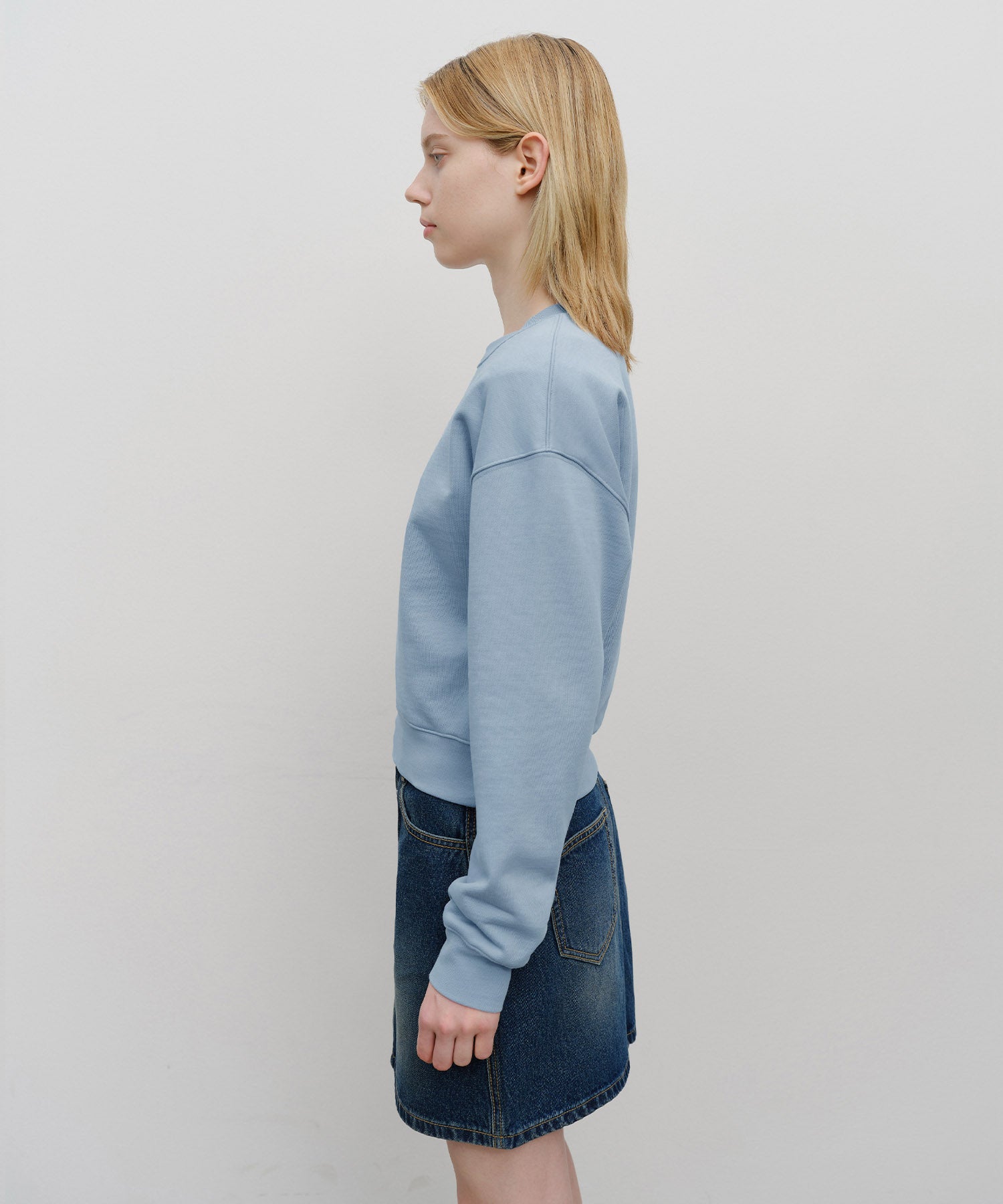 W CLASSIC LOGO CROP SWEATSHIRT