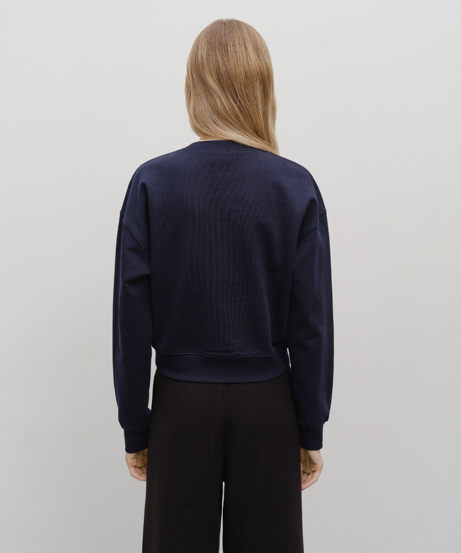 W CLASSIC LOGO CROP SWEATSHIRT